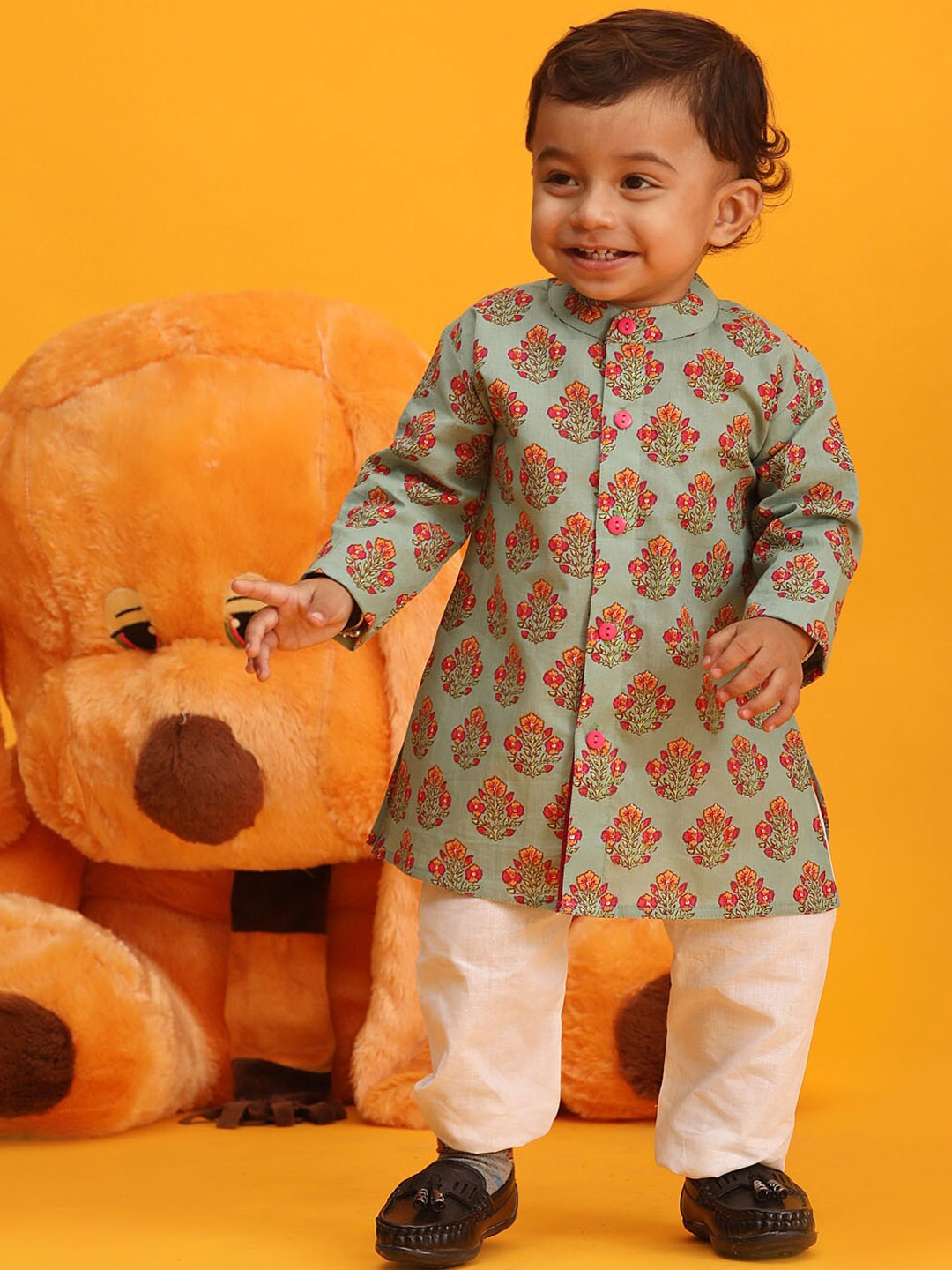 

VASTRAMAY Boys Floral Printed Kurta with Pyjamas, Green