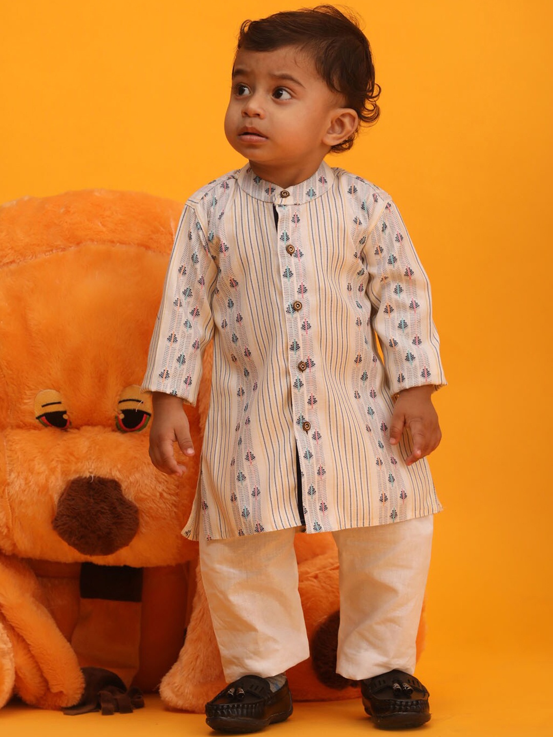 

VASTRAMAY Boys Ethnic Woven Design Kurta with Pyjamas, Off white