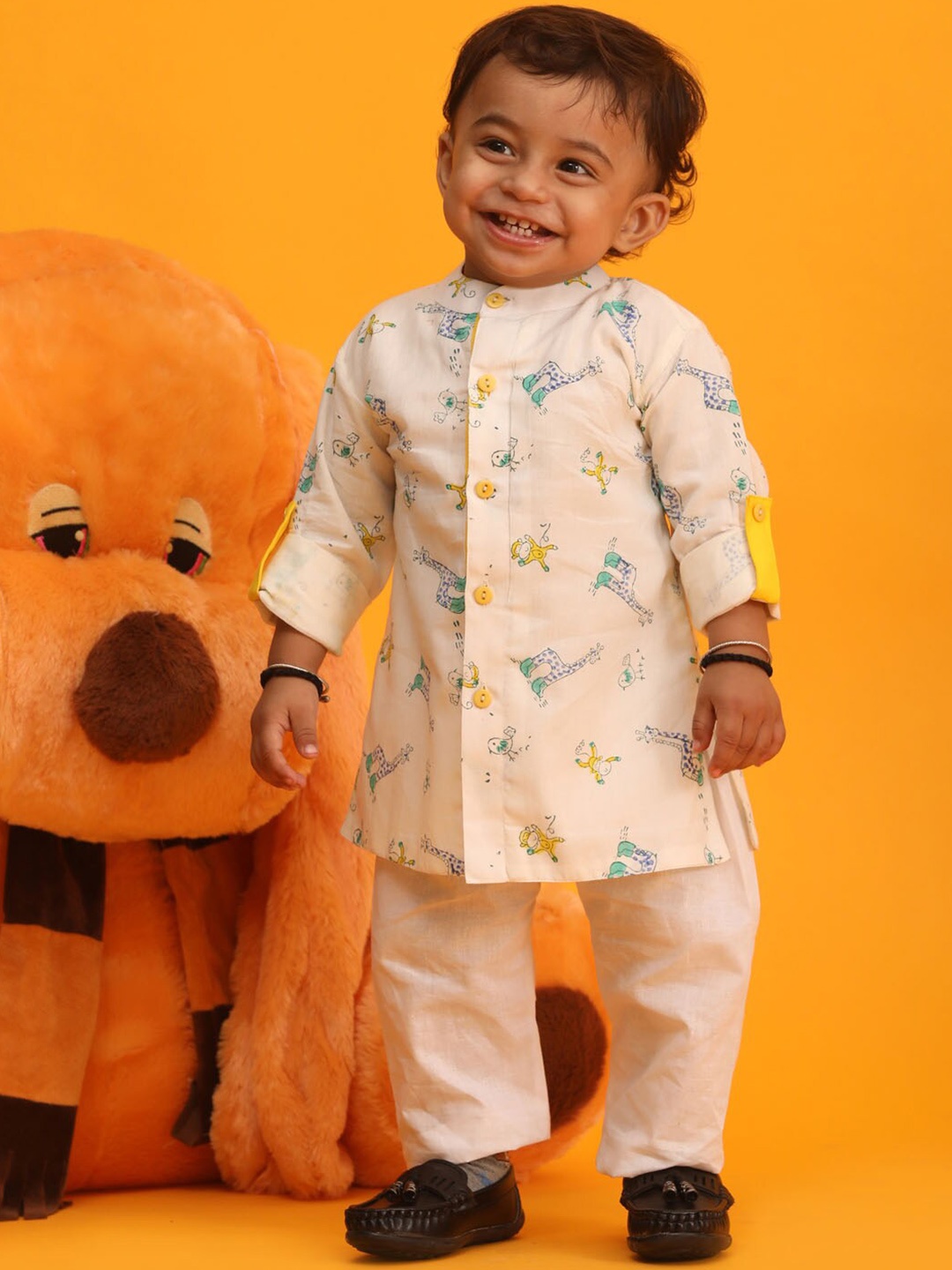 

VASTRAMAY SISHU Boys Quirky Printed Kurta With Pyjamas, Off white