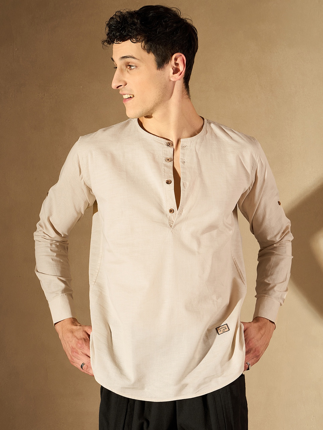 

DENNISON Men Solid Linen Kurta, Beige