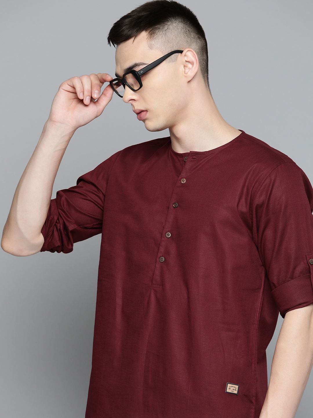 

DENNISON Men Solid Linen Kurta, Maroon