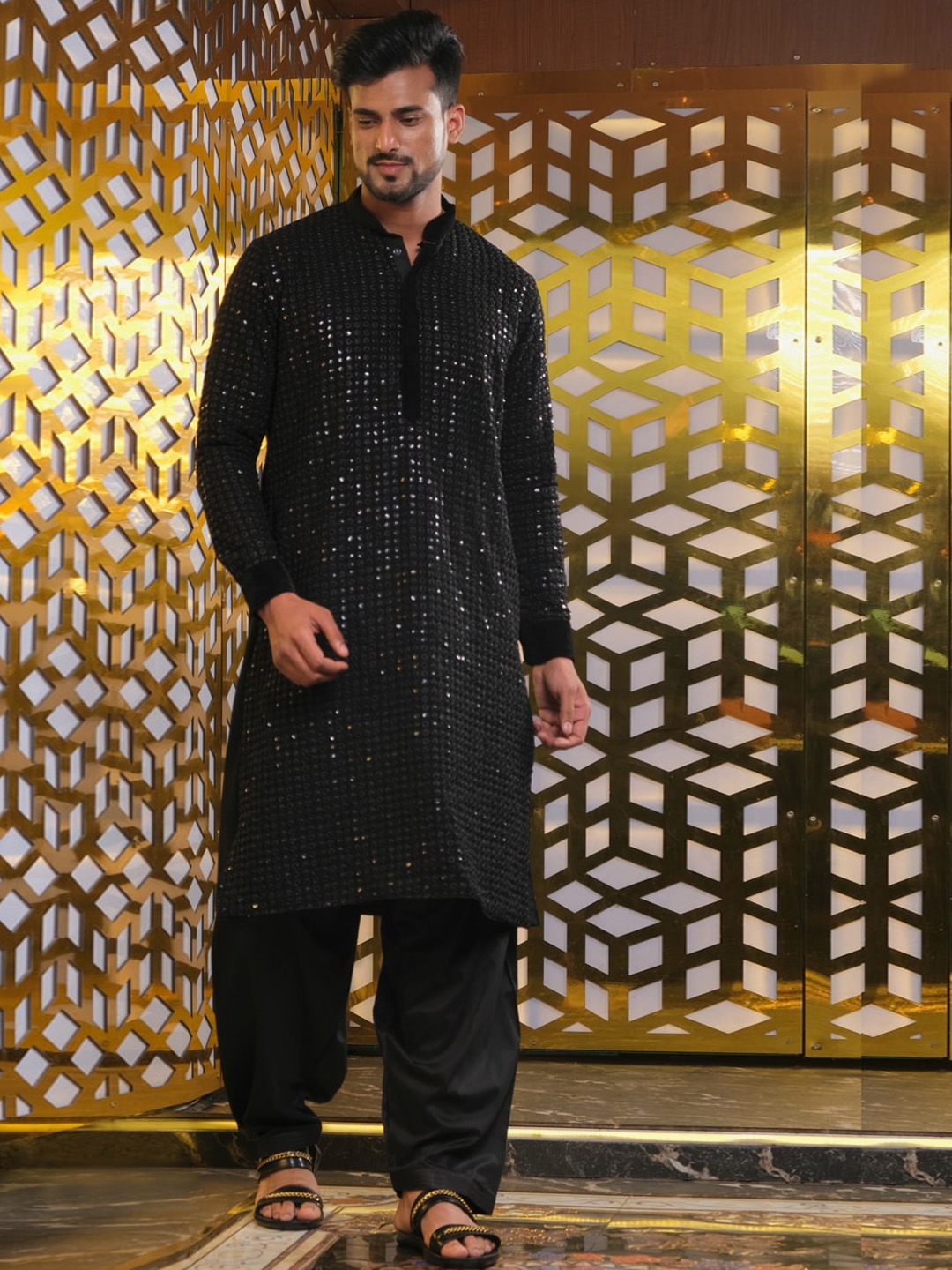 

VASTRAMAY Men Embroidered Sequined Kurta with Pyjamas, Black