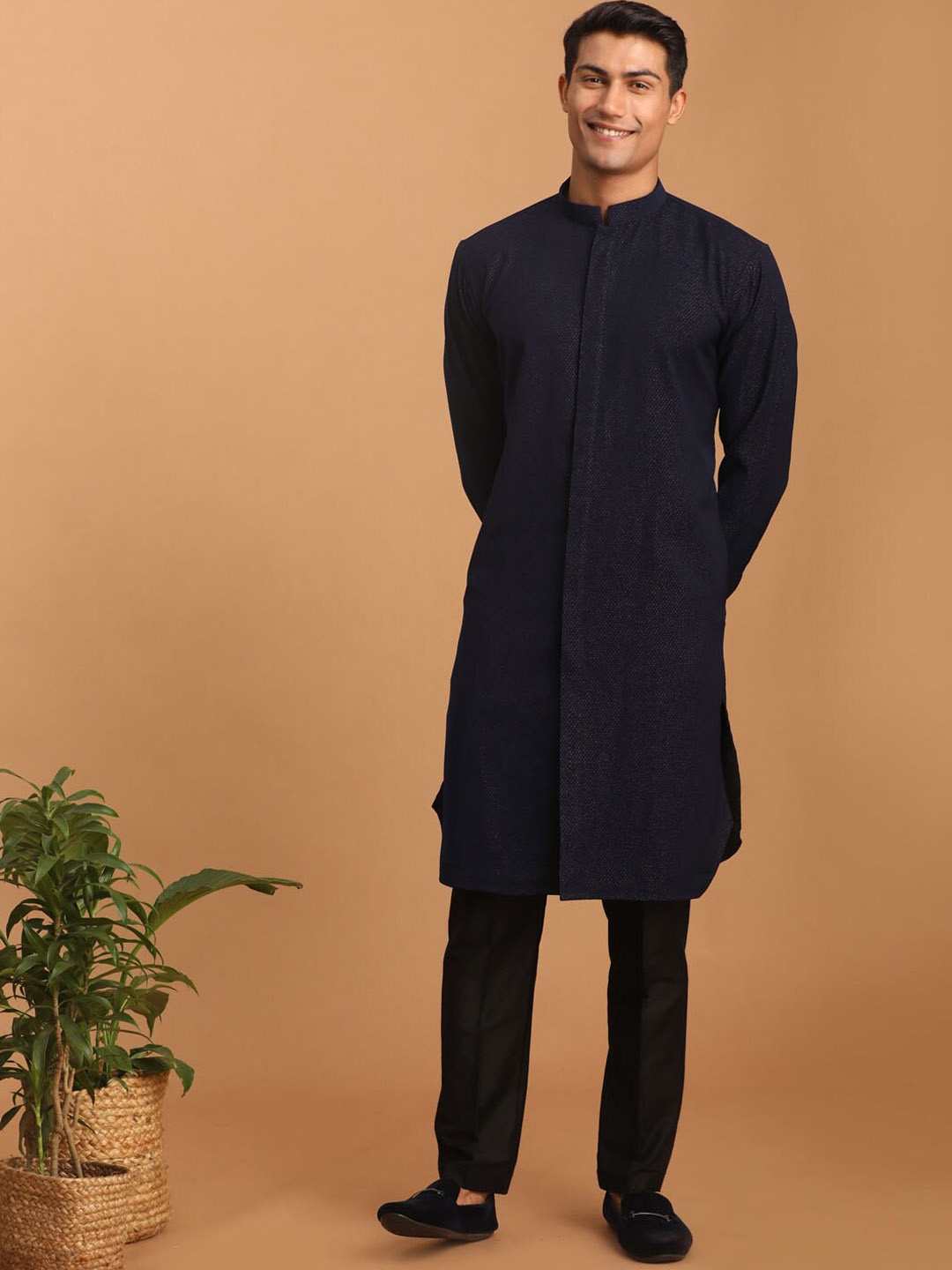 

VASTRAMAY Mandarin Collar Curved Kurta with Pyjama, Navy blue