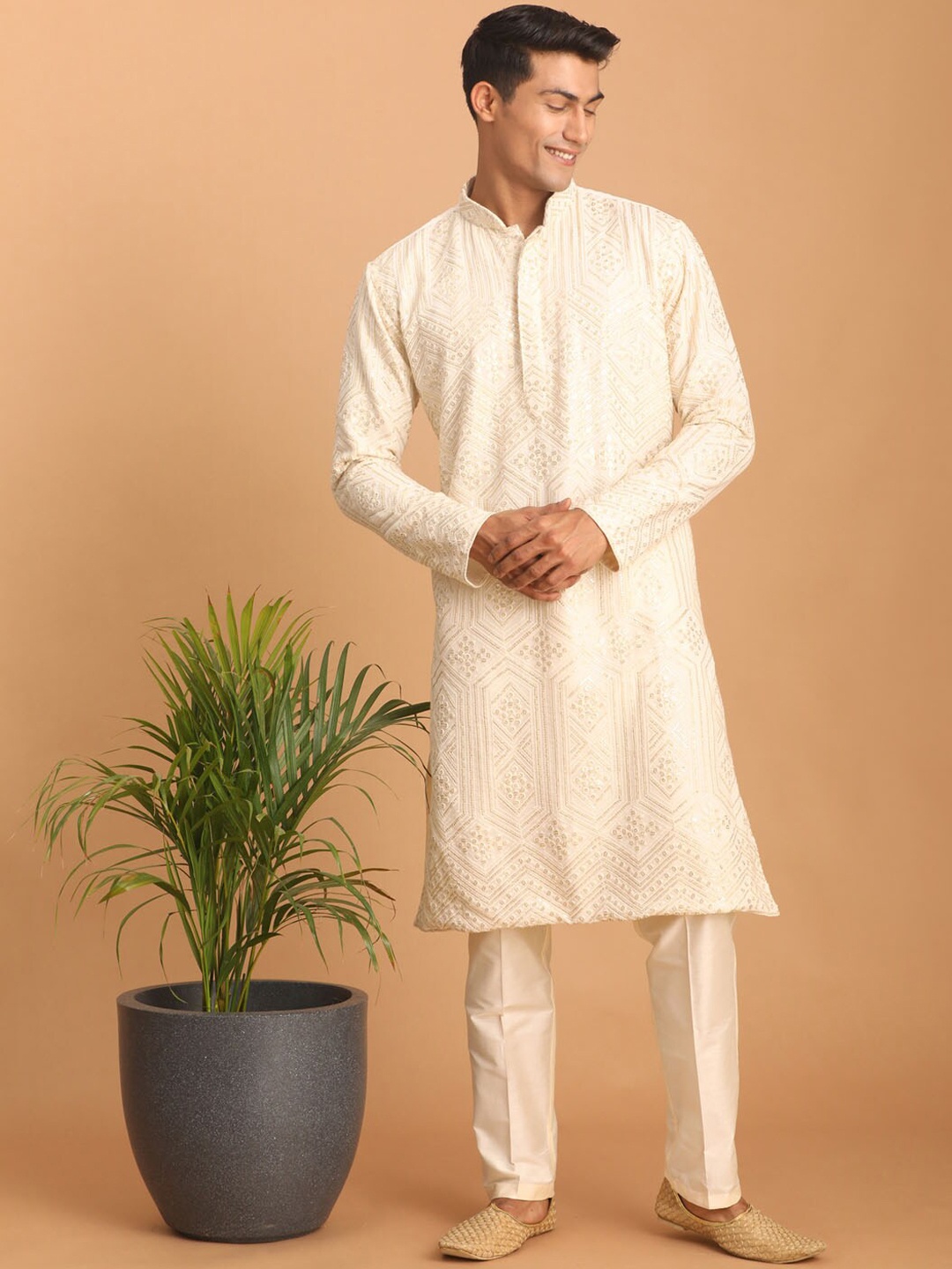 

VASTRAMAY Geometric Embroidered Sequinned Kurta With Pyjamas, Cream
