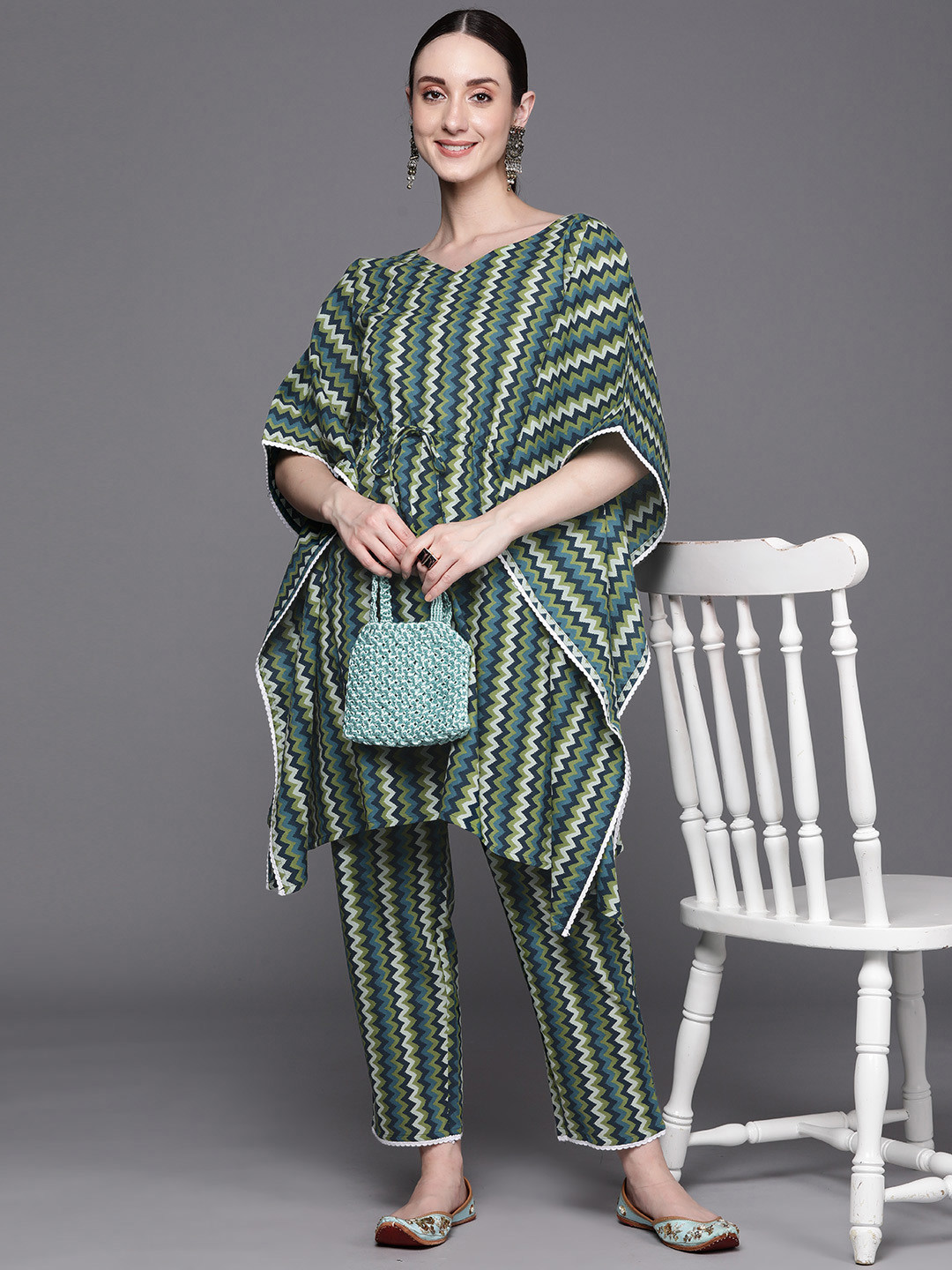 

Indo Era Chevron Printed Regular Pure Cotton Kurta With Trousers, Green