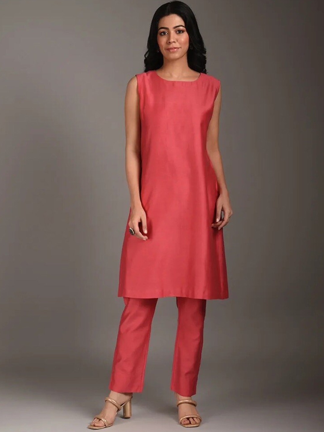 

SMRITI GUPTA Round Neck Sleeveless Chandheri Cotton Kurta, Red