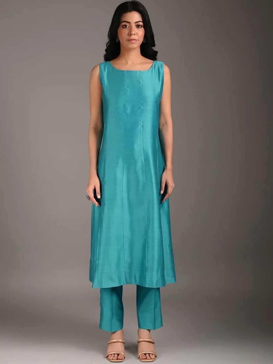 

SMRITI GUPTA Round Neck Sleeveless Panelled Chanderi Cotton A-Line Kurta, Teal
