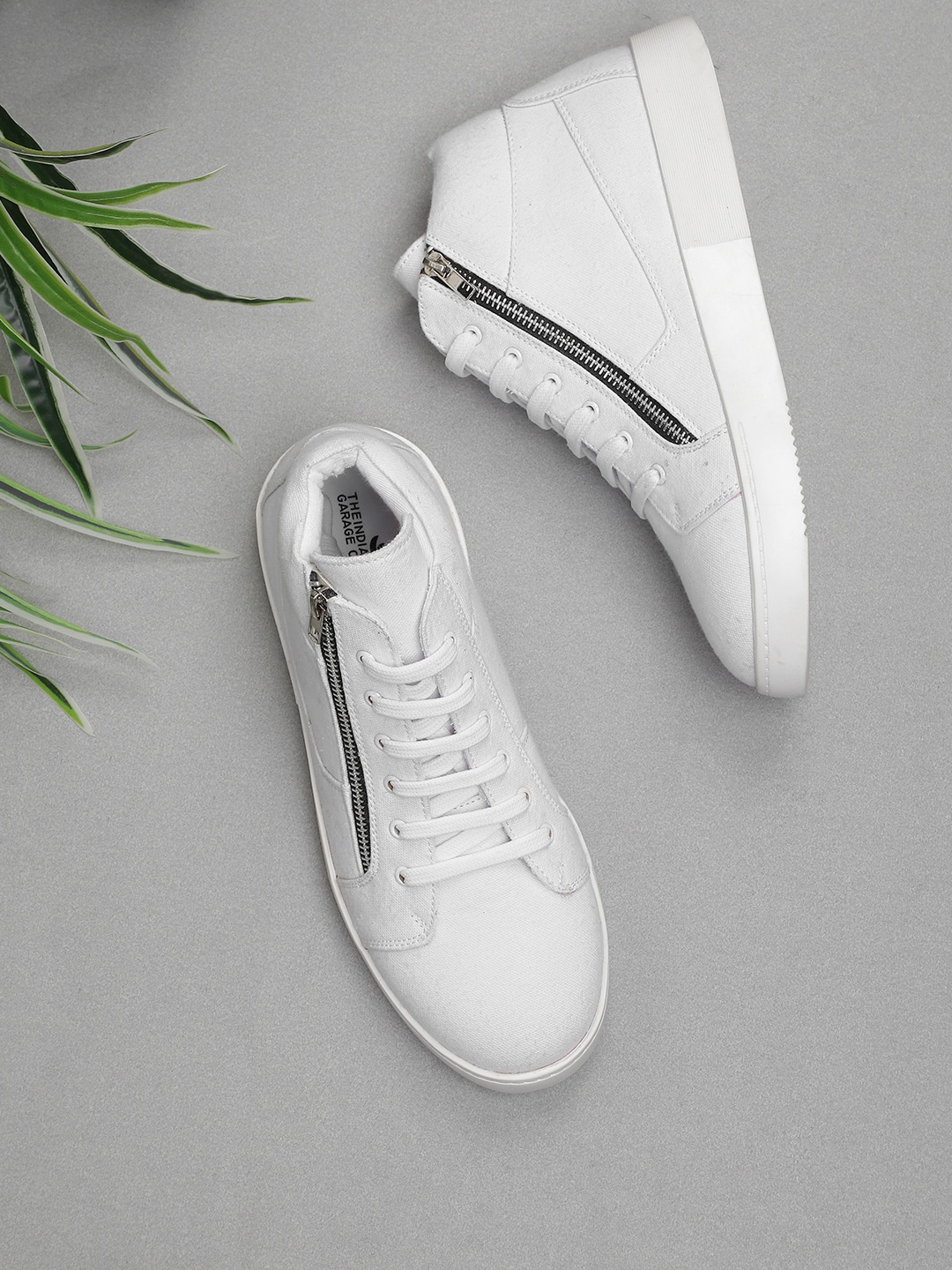

The Indian Garage Co Men Lace-Up Canvas Sneakers, White