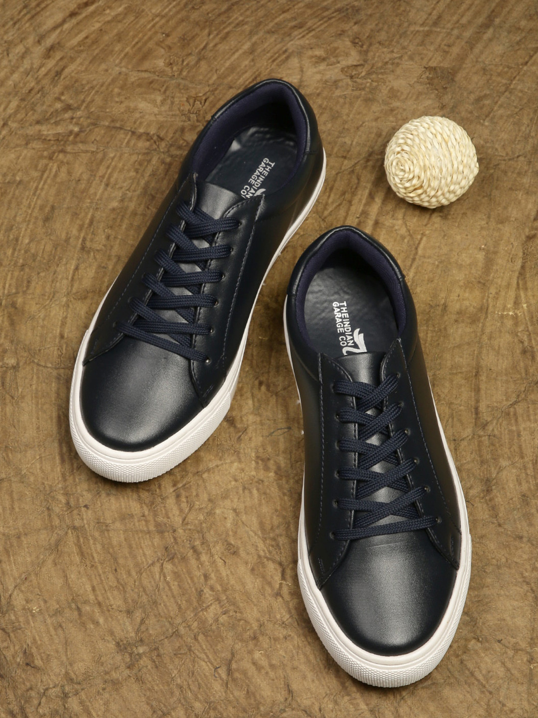 

The Indian Garage Co Men Contrast Sole Basics Sneakers, Navy blue