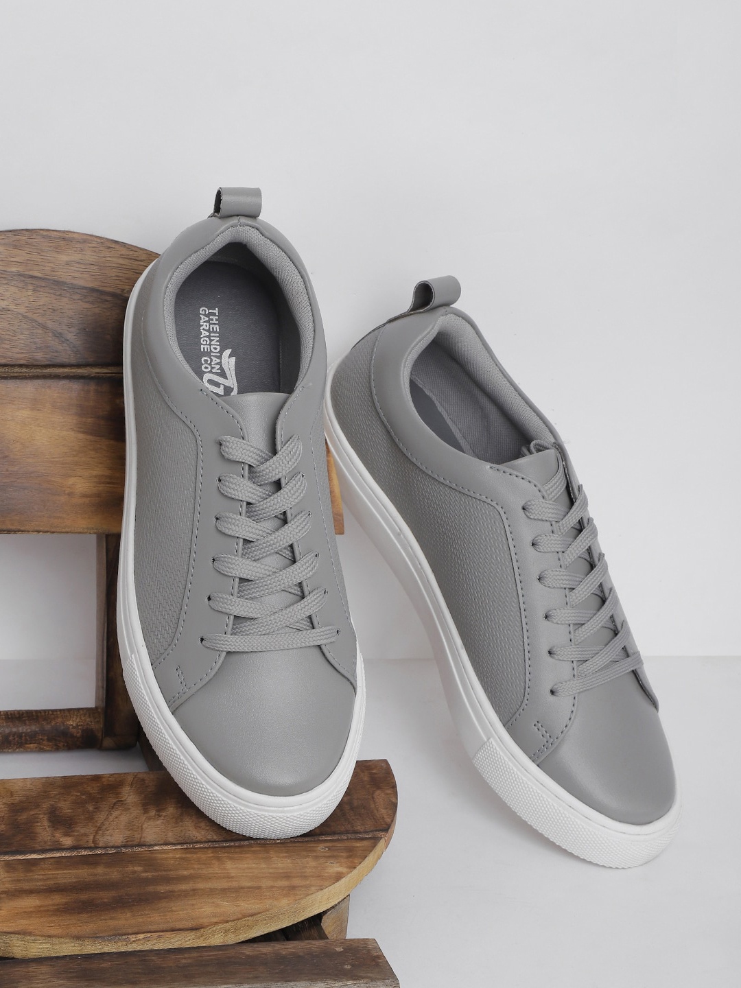 

The Indian Garage Co Men Textured Contrast Sole Sneakers, Grey