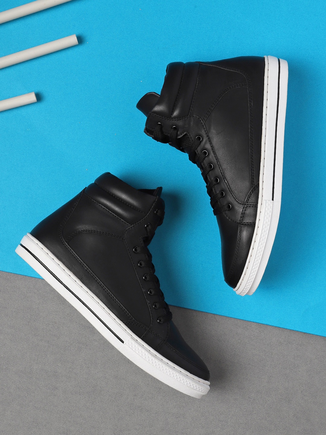 

The Indian Garage Co Men Mid -Top Contrast Sole Sneakers, Black