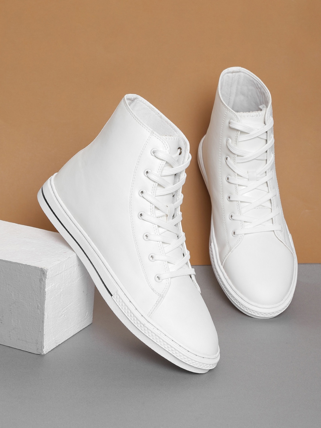 

The Indian Garage Co Men Lace-Up High-Top Sneakers, White
