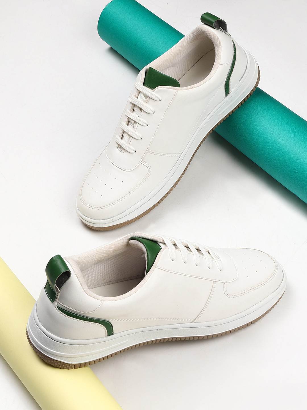 

The Indian Garage Co Men Perforations Basics Sneakers, White