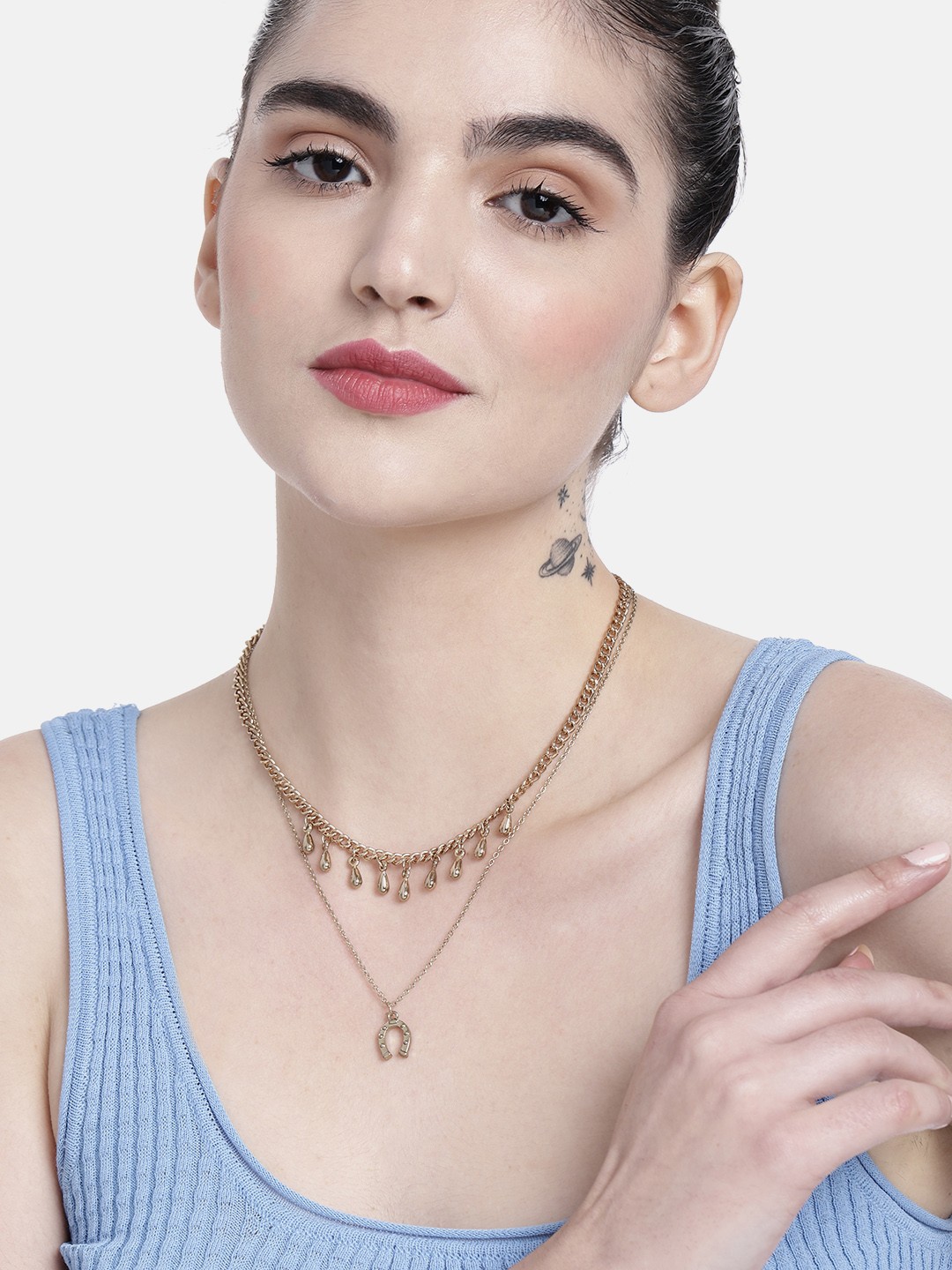 

DressBerry Women Layered Necklace With Horseshoe Detailing, Gold