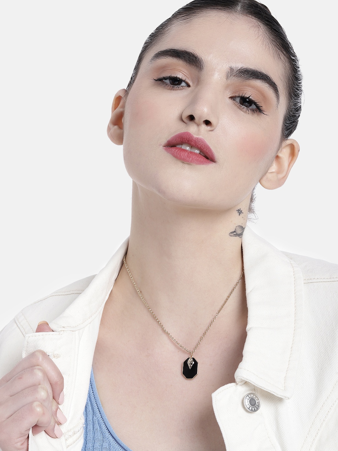 

DressBerry Women Octagon Shaped Pendant With Chain, Gold