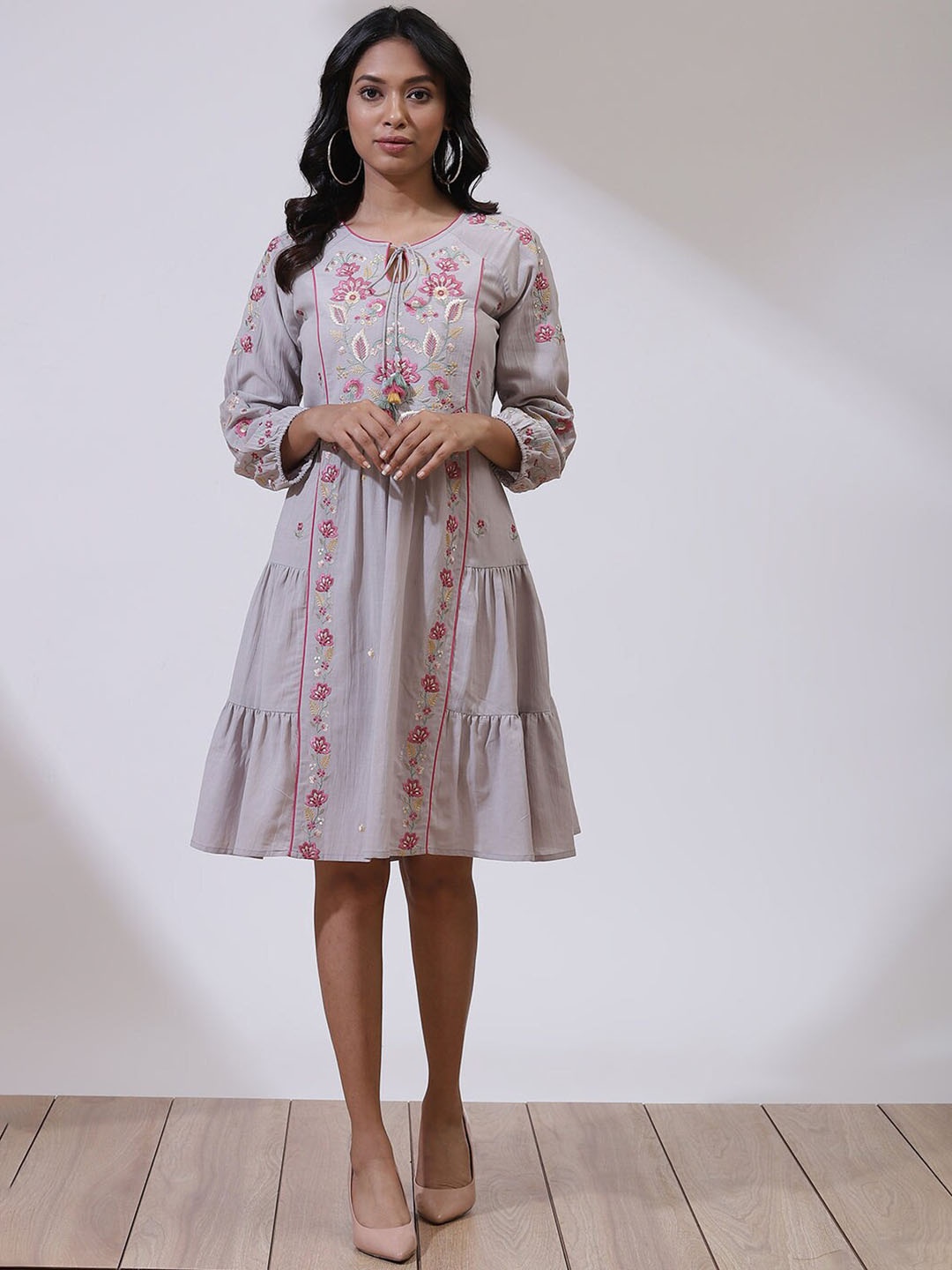 

Lakshita Floral Embroidered Tie-Up Neck Puff Sleeves A-Line Dress, Grey