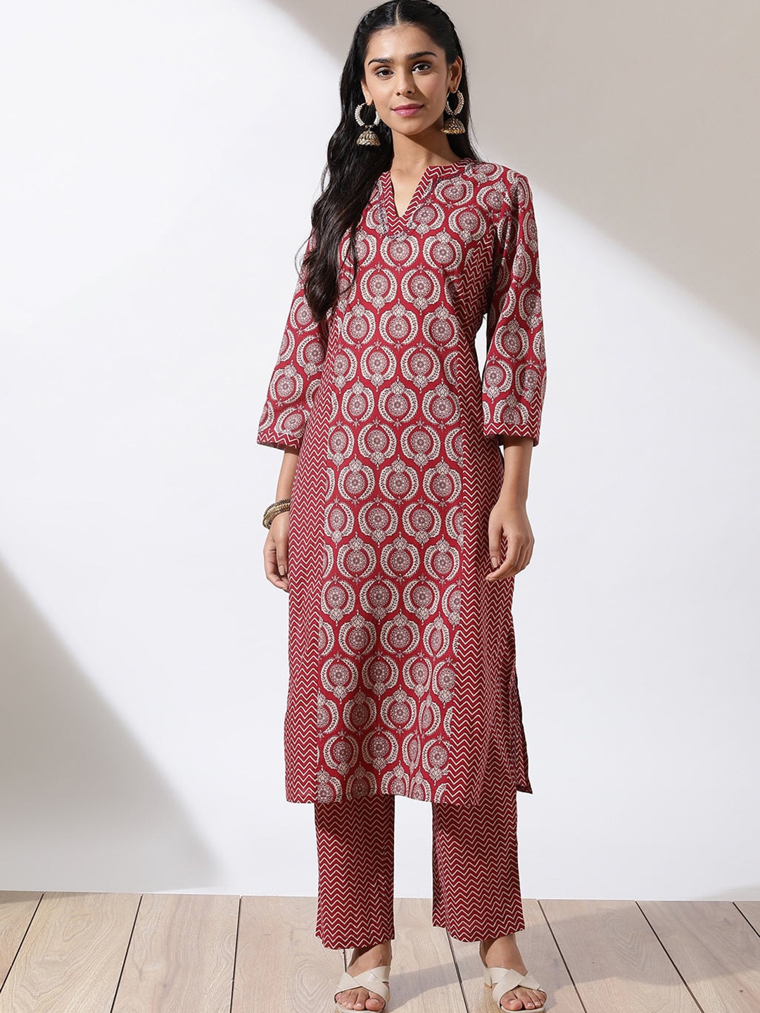 

Lakshita Ethnic Motifs Printed Regular Pure Cotton Kurta with Trousers, Maroon
