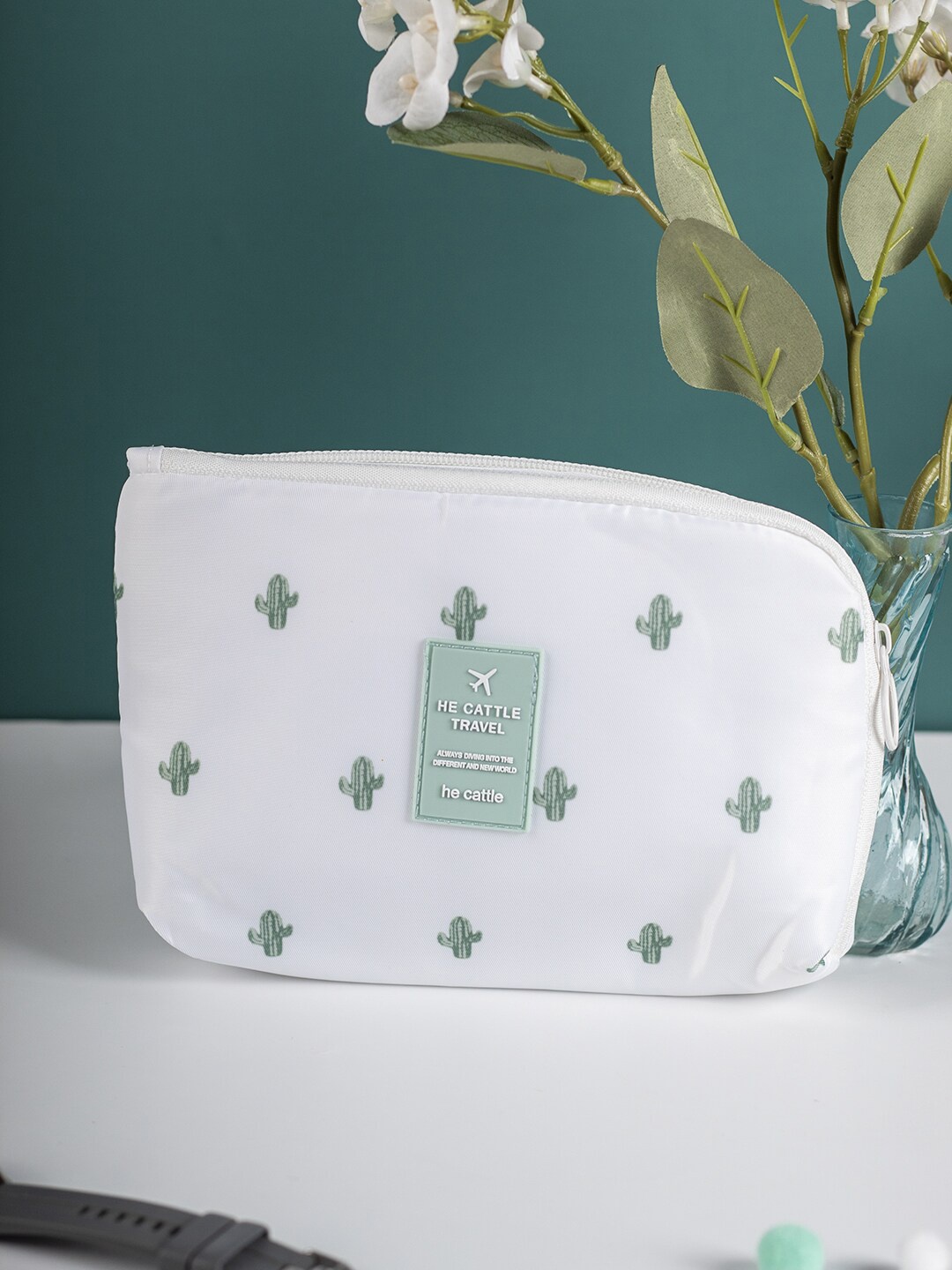 

MARKET99 Printed Travel Accessory, White