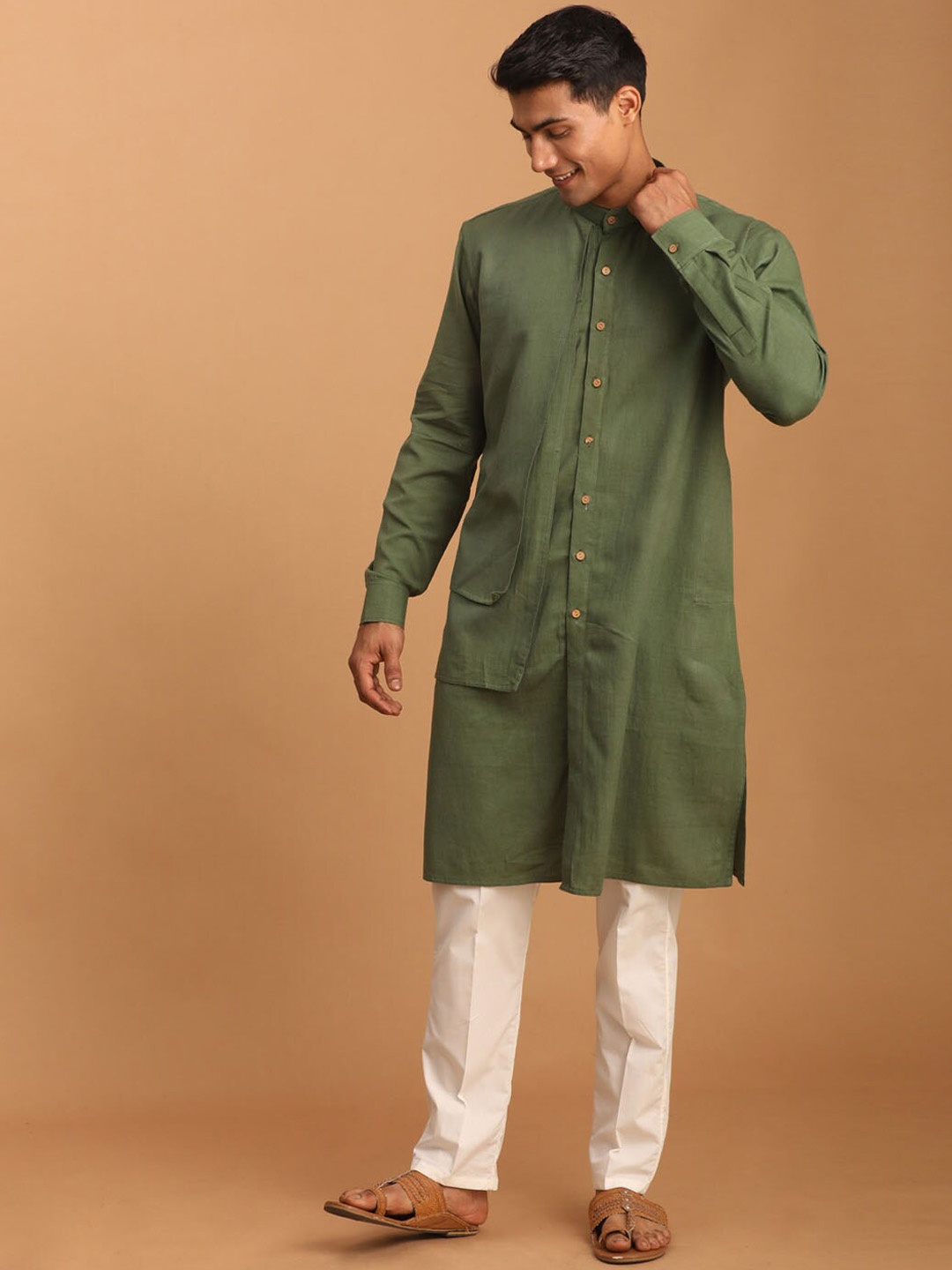 

VASTRAMAY Mandarin Collar Layered Pure Cotton Sustainable Kurta With Pyjamas, Green