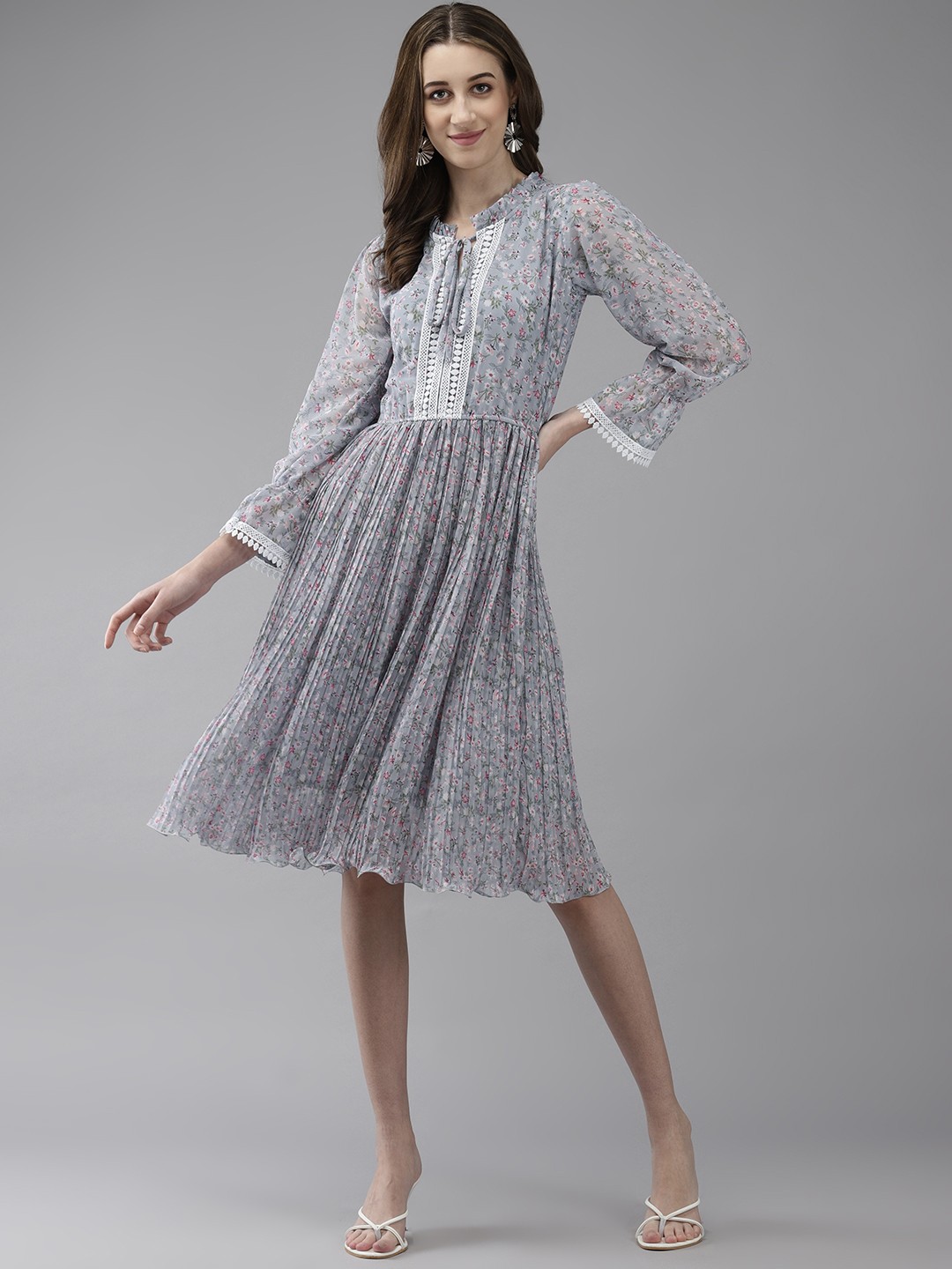 

Aarika Floral Print Tie-Up Neck Puff Sleeve Georgette A-Line Dress, Grey