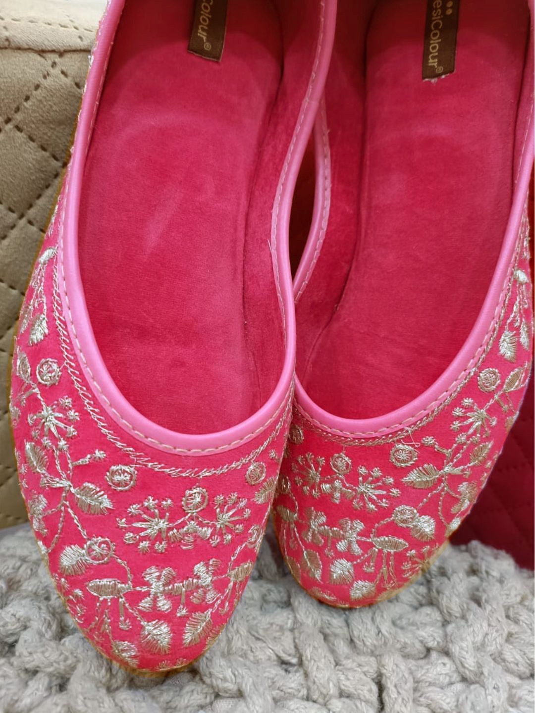 

DESI COLOUR Women Woven Design Embellished Mojaris, Pink
