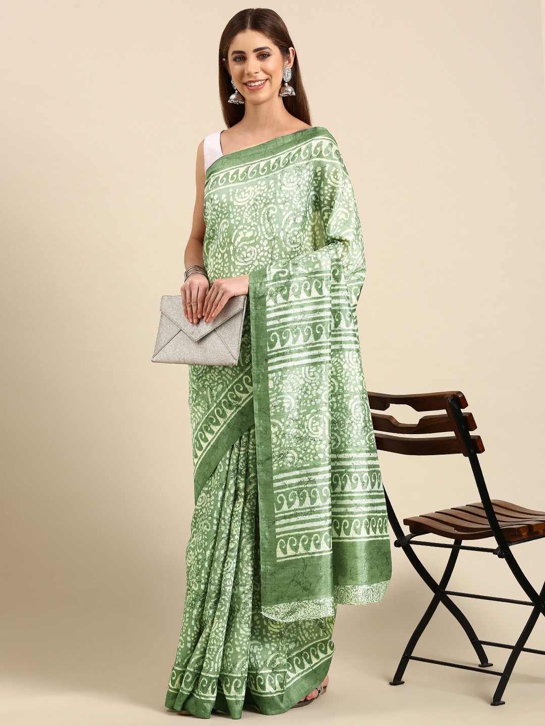 

SHANVIKA Batik Art Silk Saree, Green