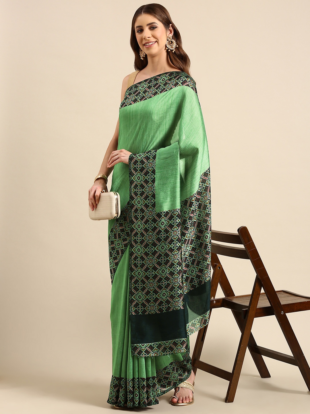 

SHANVIKA Viscose Rayon Printed Saree, Green