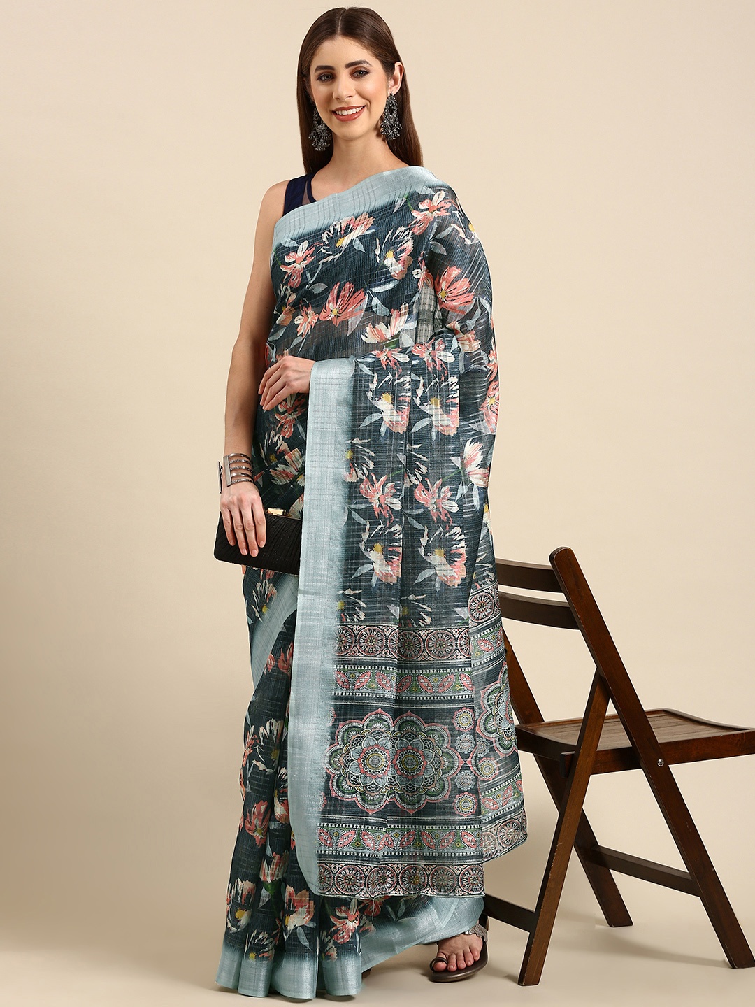 

SHANVIKA Floral Printed Linen Blend Saree, Navy blue