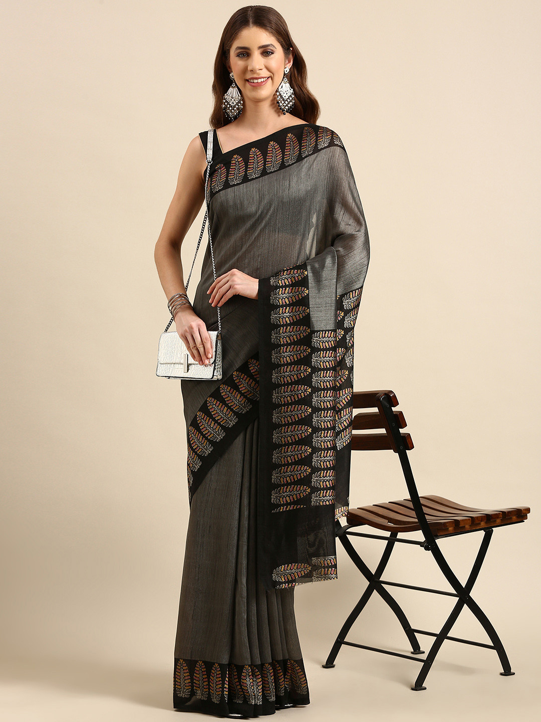 

SHANVIKA Solid Saree, Grey