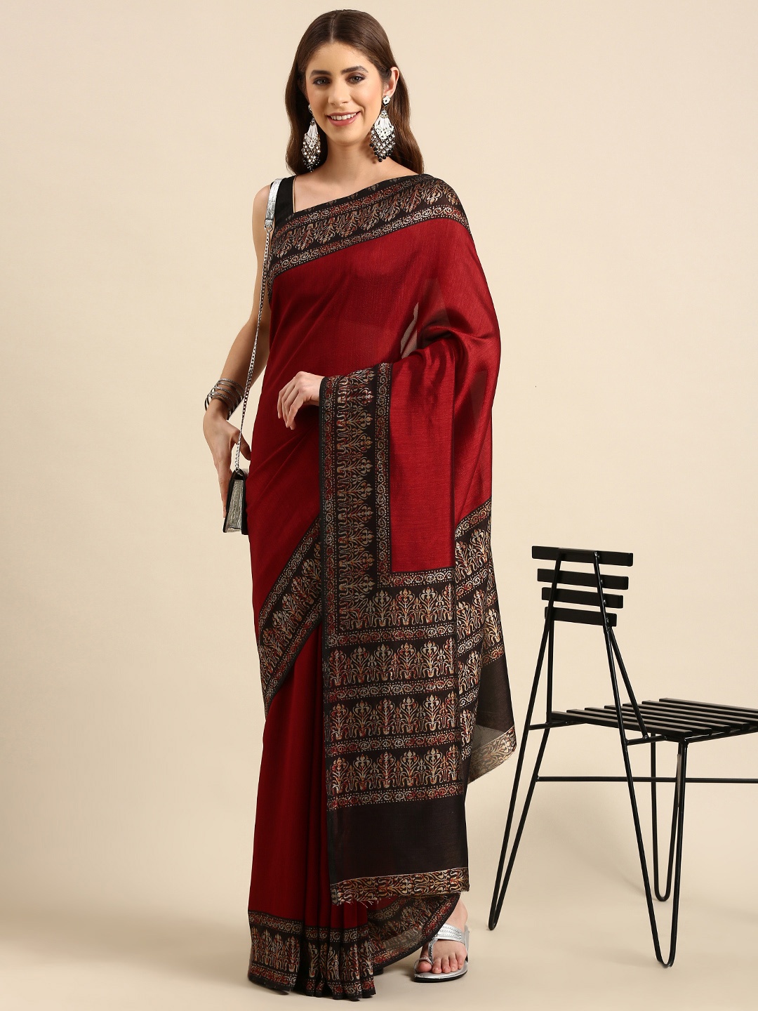 

SHANVIKA Solid Saree, Maroon