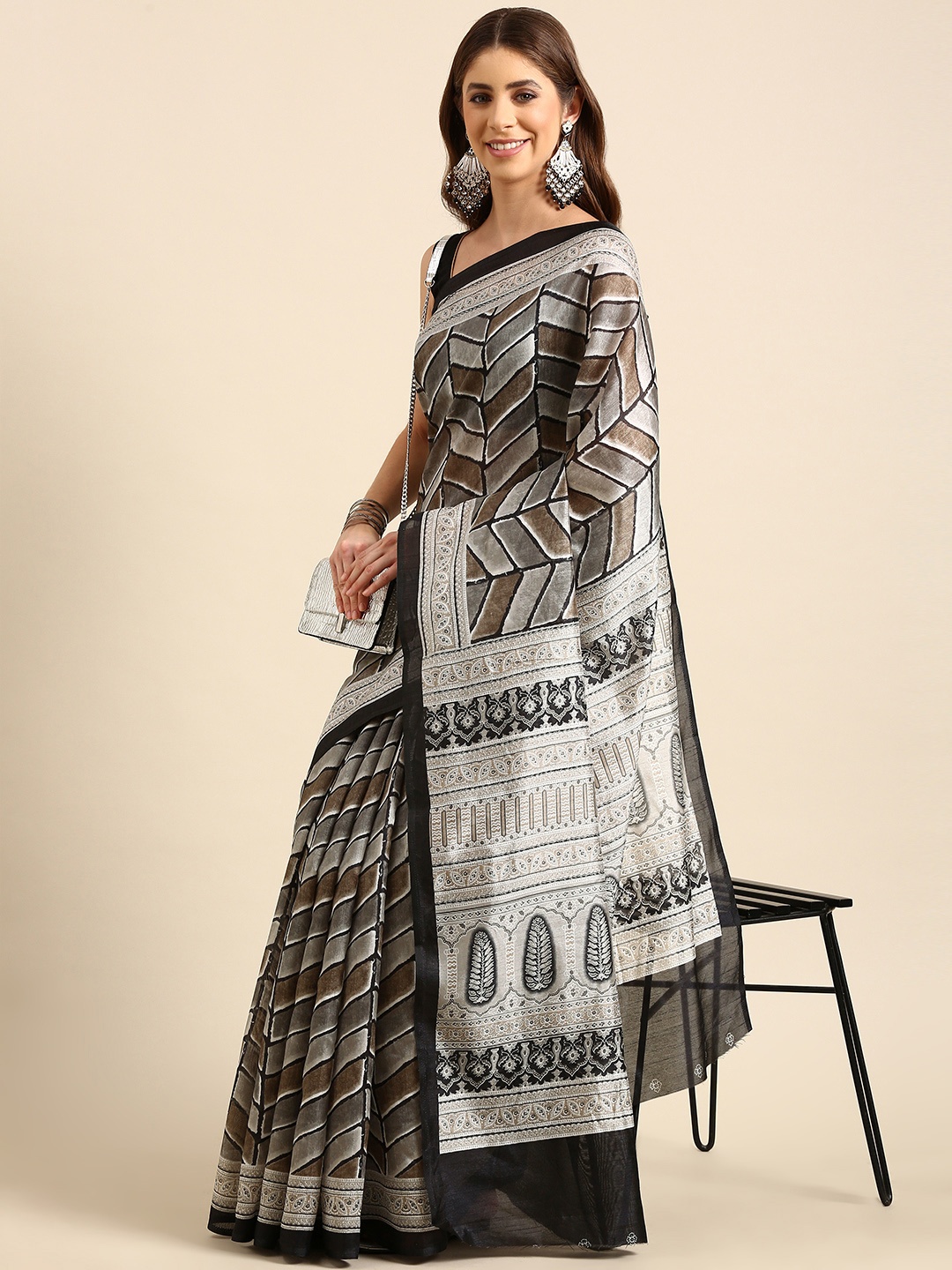 

SHANVIKA Geometric Print Saree, Grey
