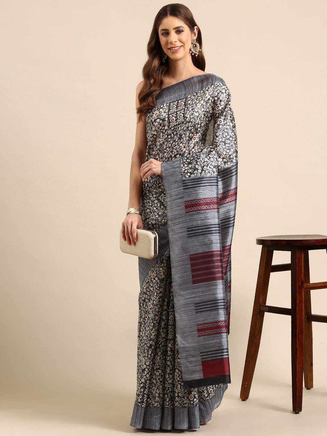 

SHANVIKA Bagh Printed Art Silk Saree, Grey