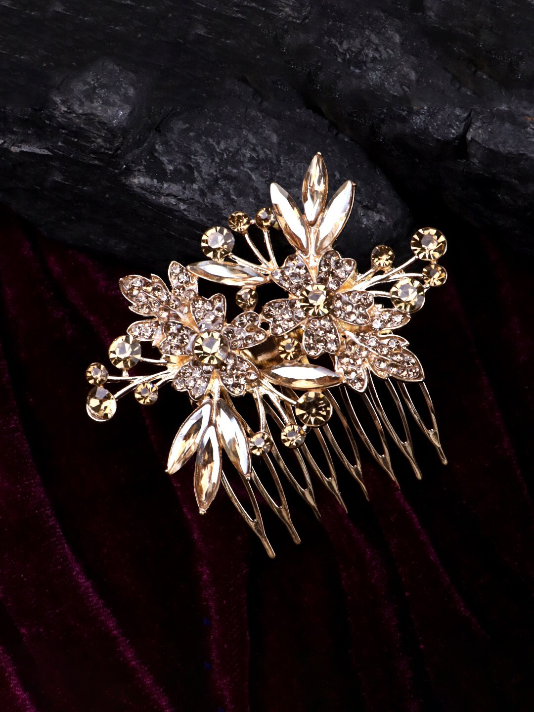 

VAGHBHATT Women Embellished Comb Pin, Gold