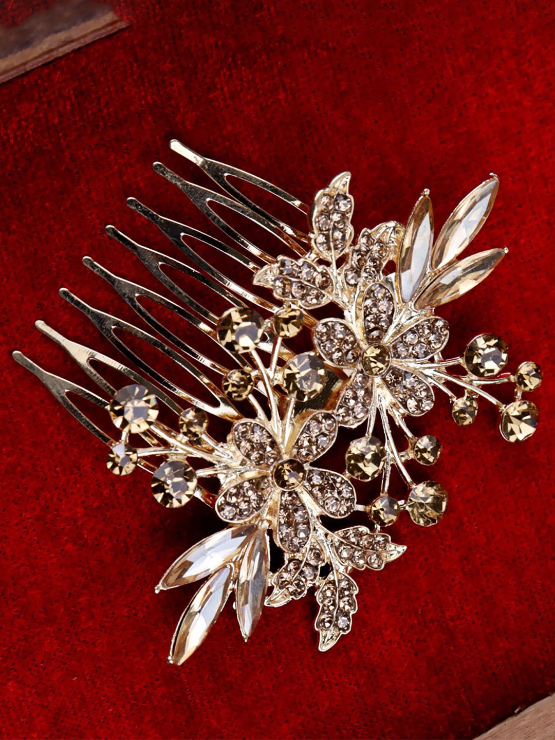 

VAGHBHATT Women Embellished Comb Pin, Gold
