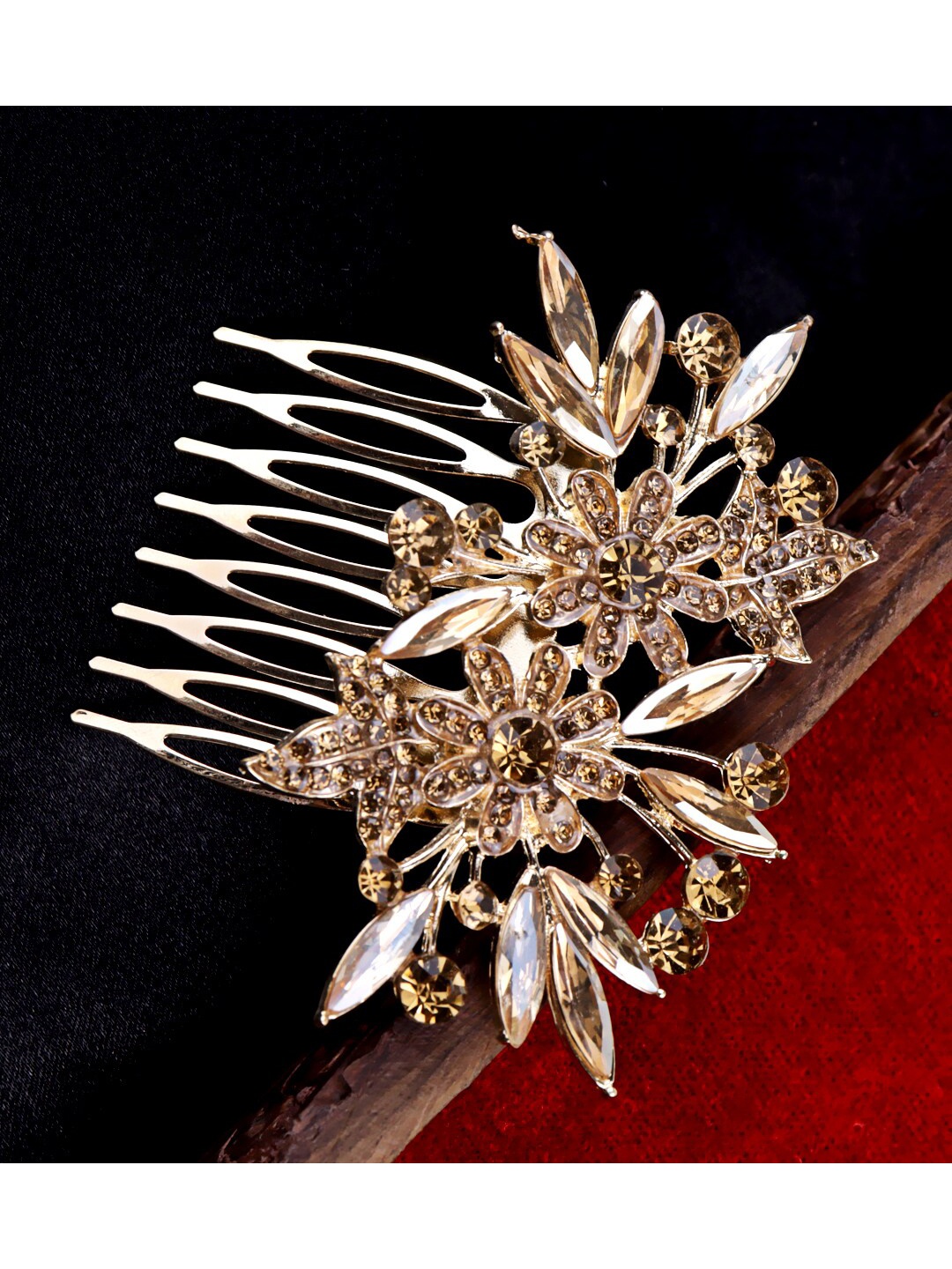 

VAGHBHATT Women Embellished Comb Pin, Gold