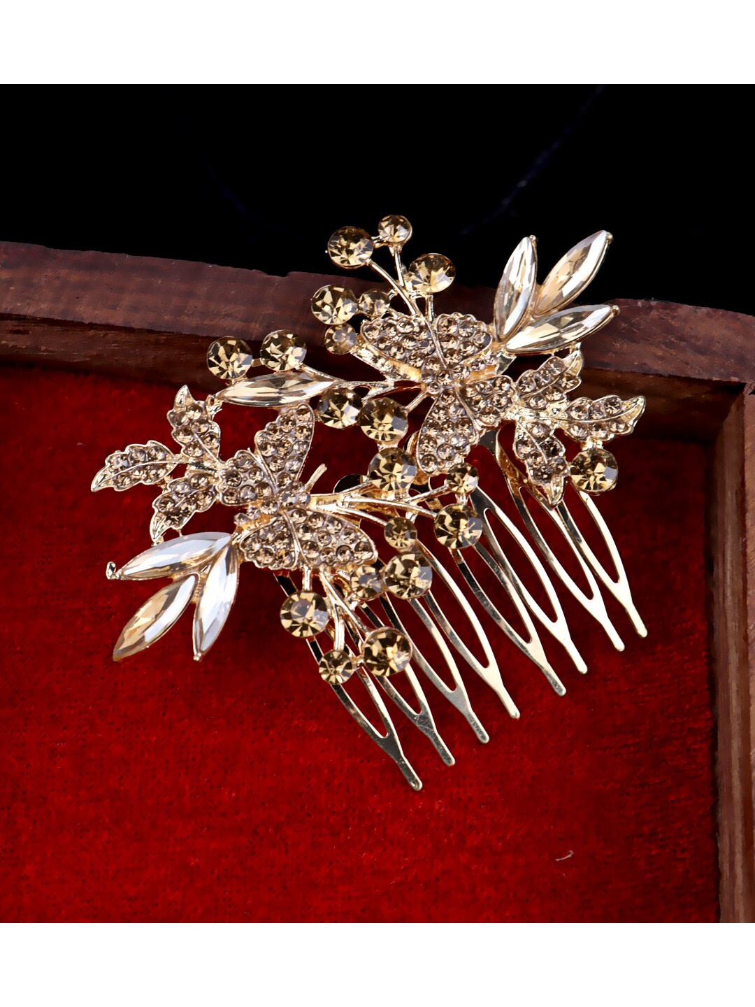 

VAGHBHATT Women Embellished Comb Pin, Gold