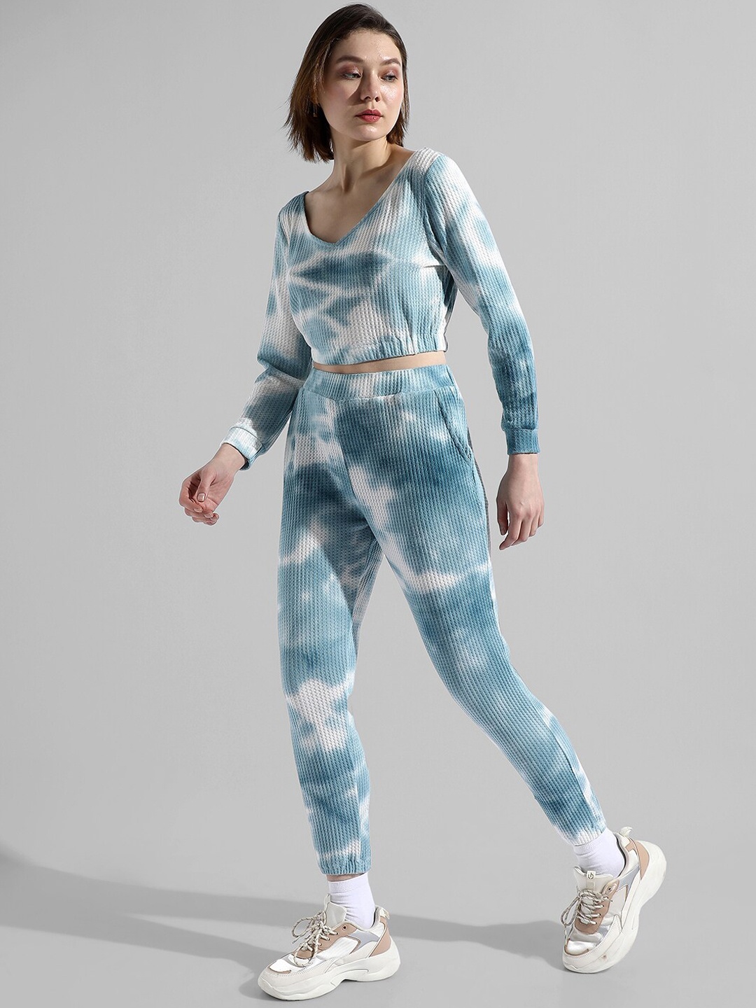 

Campus Sutra Tie & Dye Pure Cotton Top & Joggers o-Ords Set, Blue