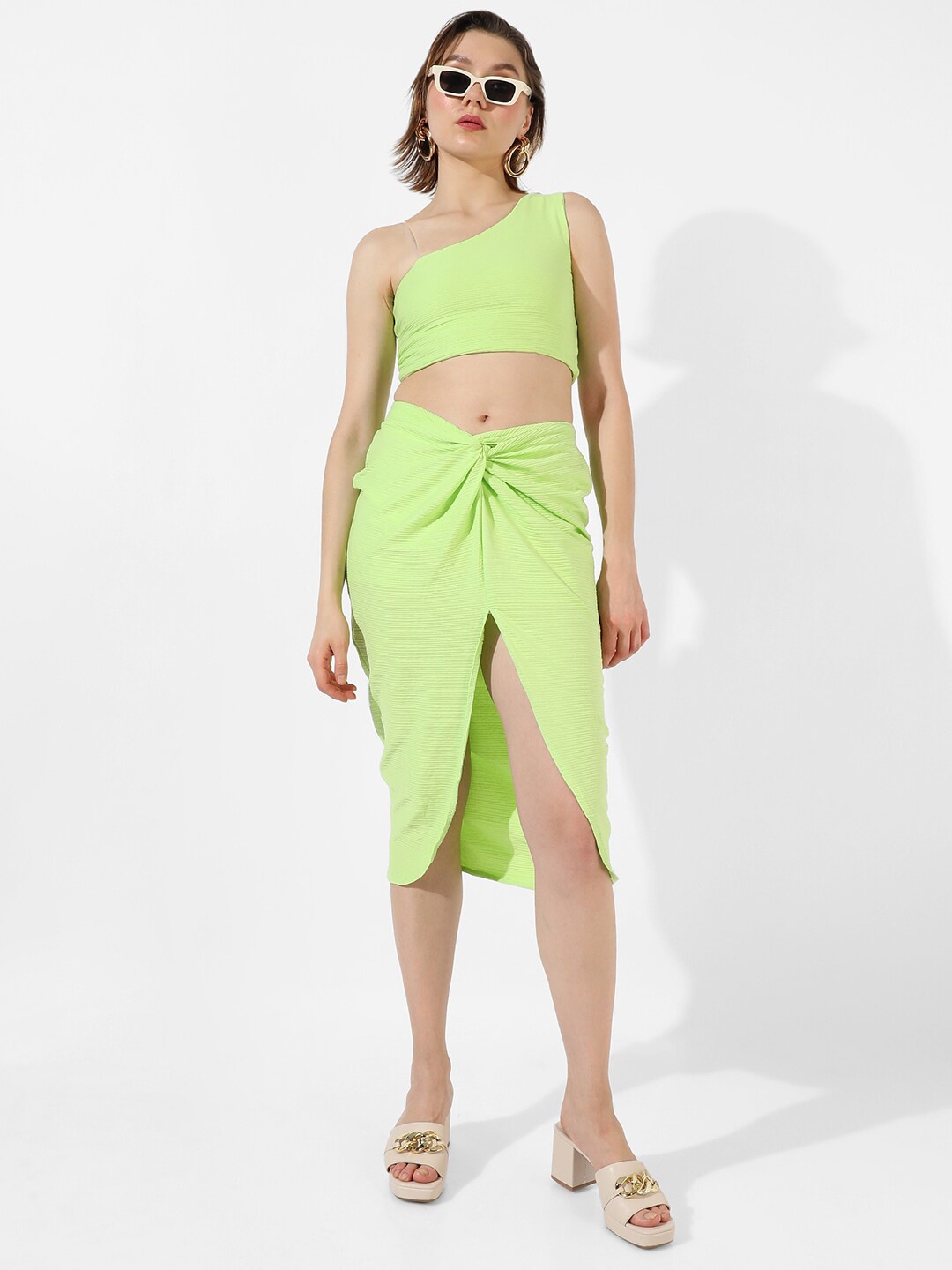 

Campus Sutra Self-Design One Shoulder Crop Top With Skirt Co-Ord Set, Green