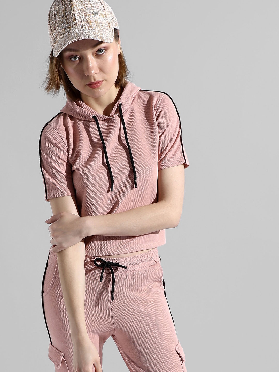 

Campus Sutra Hooded T Shirt & Jogger Co-ords, Pink