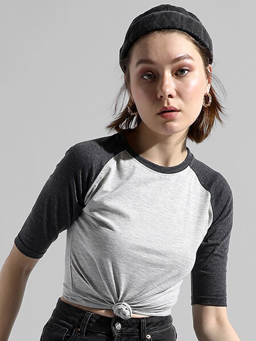

Campus Sutra Round Neck Cotton T-shirt, Charcoal
