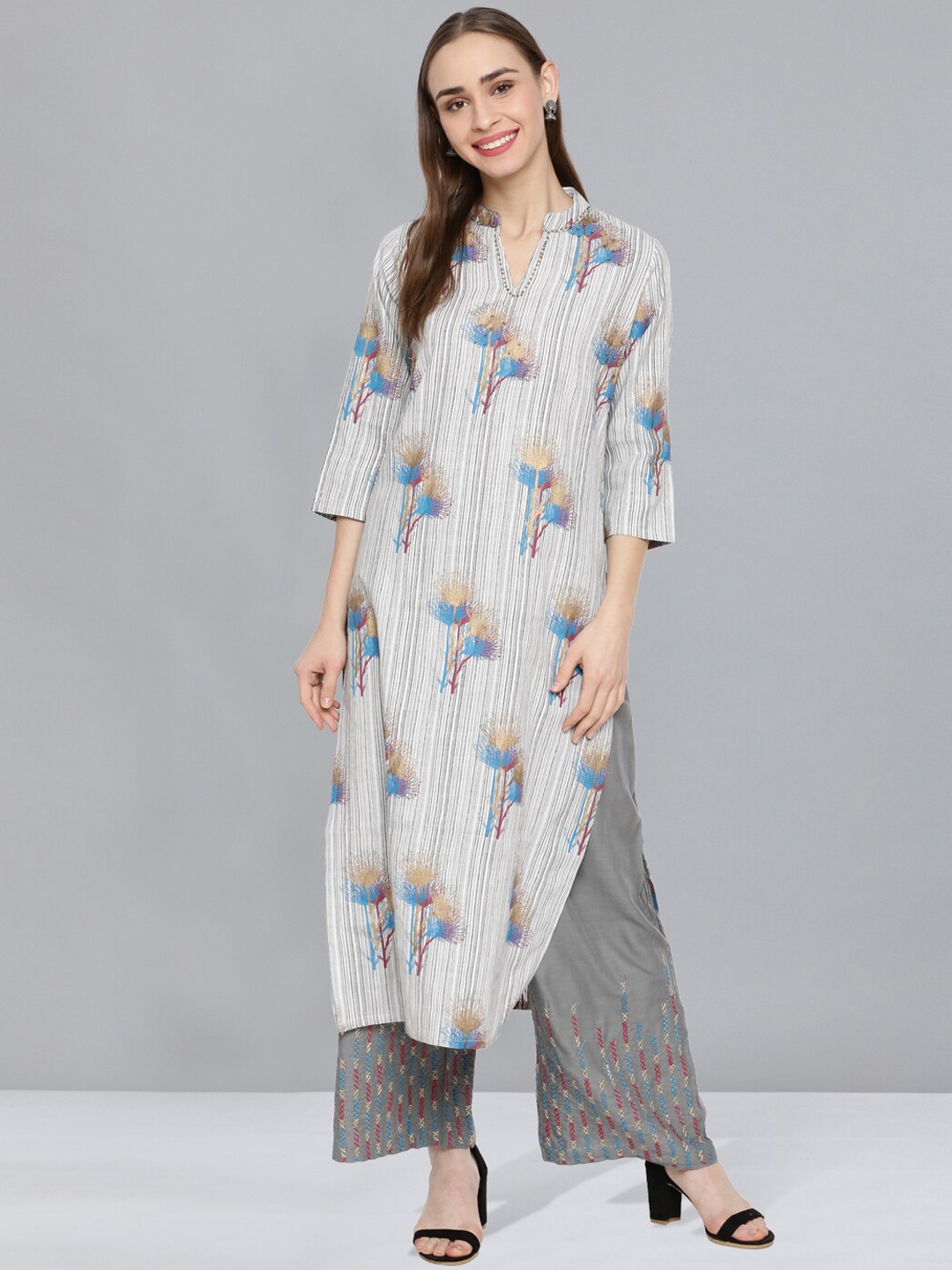 

Kvsfab Floral Blend Beads and Stones Kurta with Palazzos, Grey