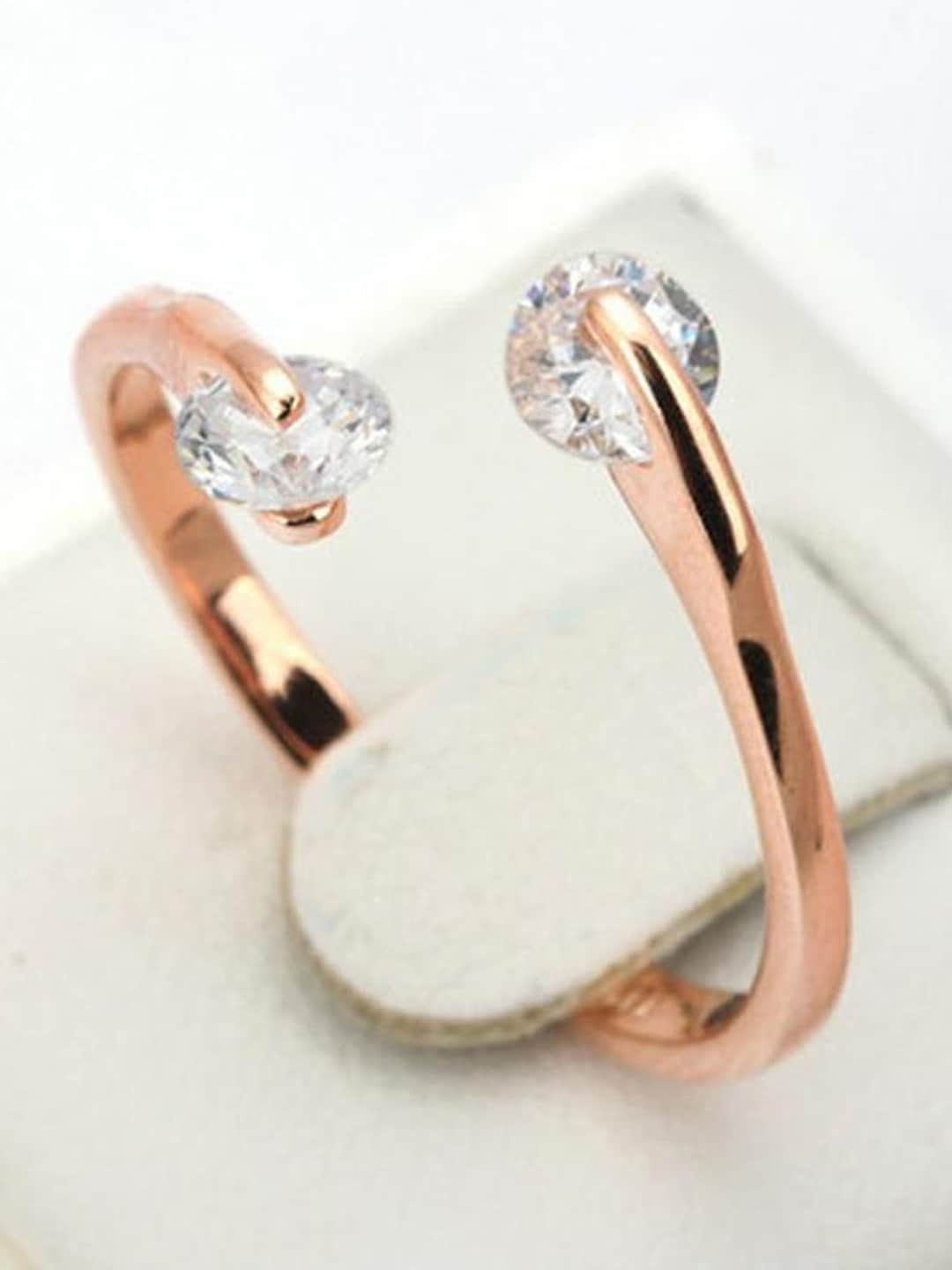 

OOMPH Cubic Zirconia-Studded Finger Ring, Gold