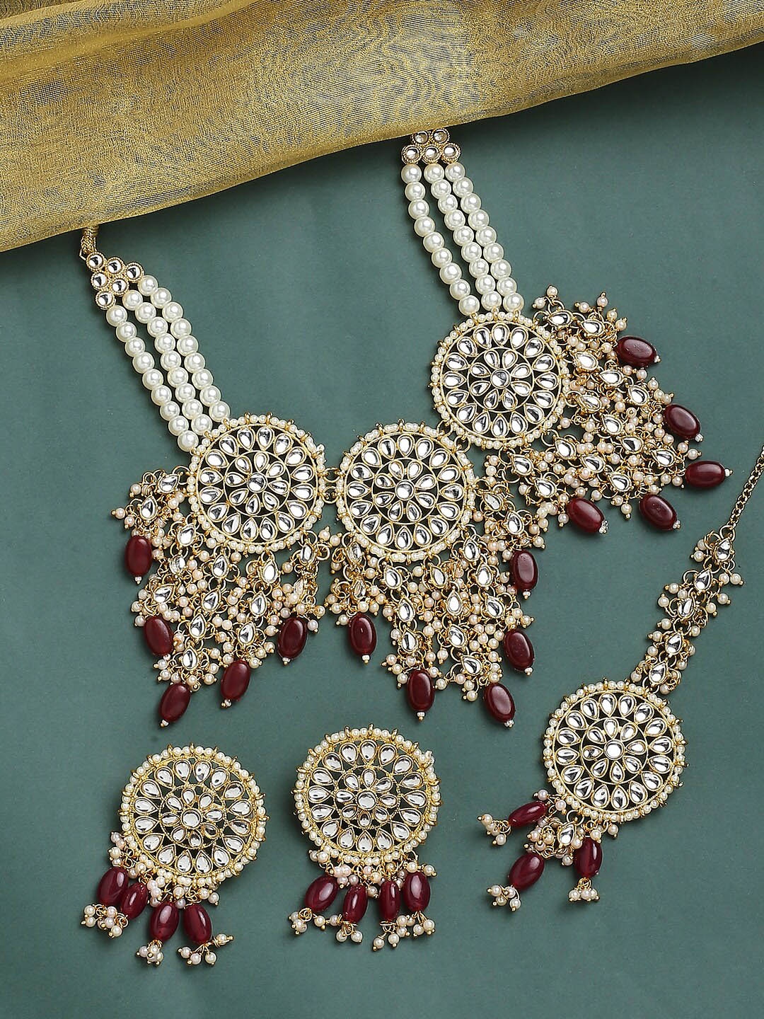 

OOMPH Kundan Studded & Beaded Jadau Jewellery Set, Gold