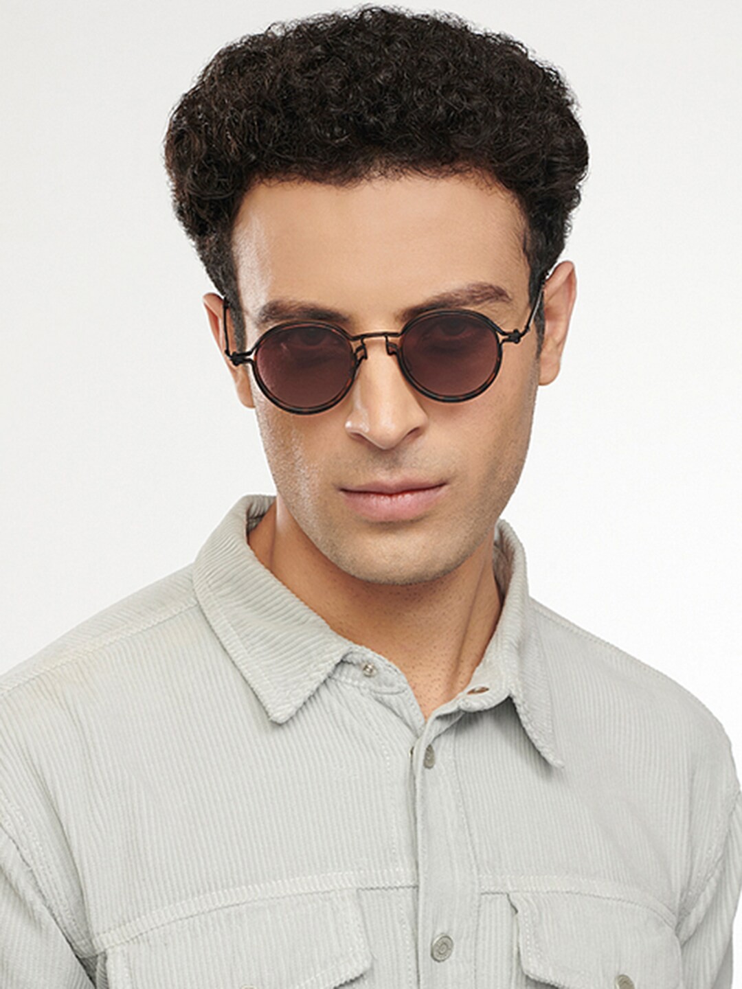 

Vincent Chase by Lenskart Lens & Round Sunglasses with Polarised and UV Protected Lens 201170, Brown