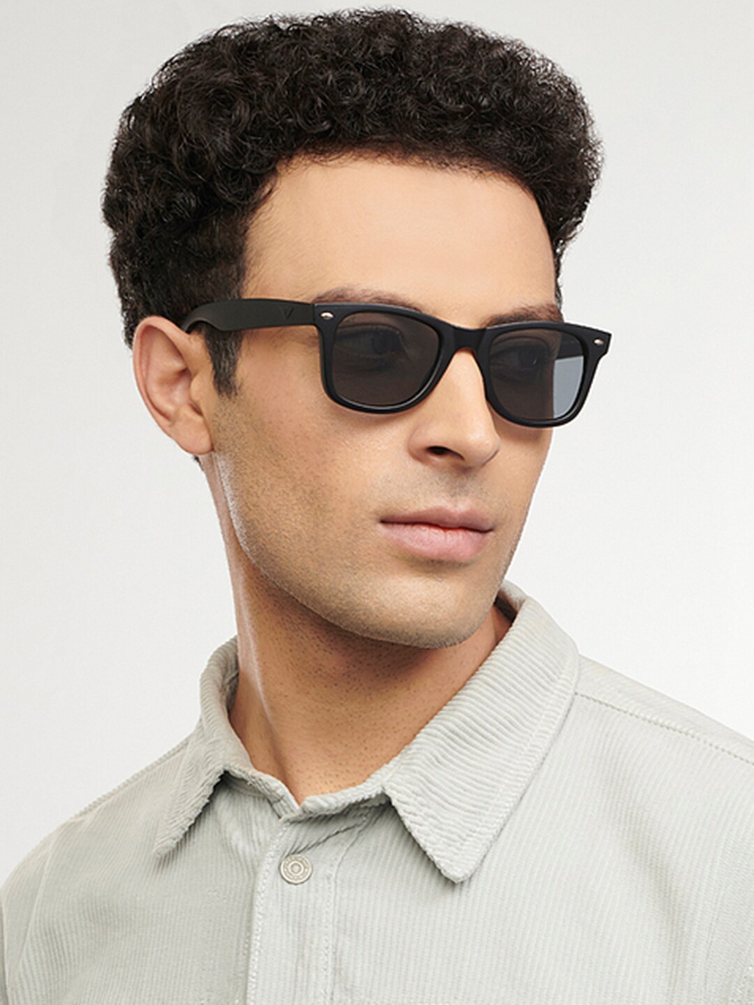 

Vincent Chase by Lenskart Lens & Wayfarer Sunglasses with Polarised and UV Protected Lens 200423, Grey