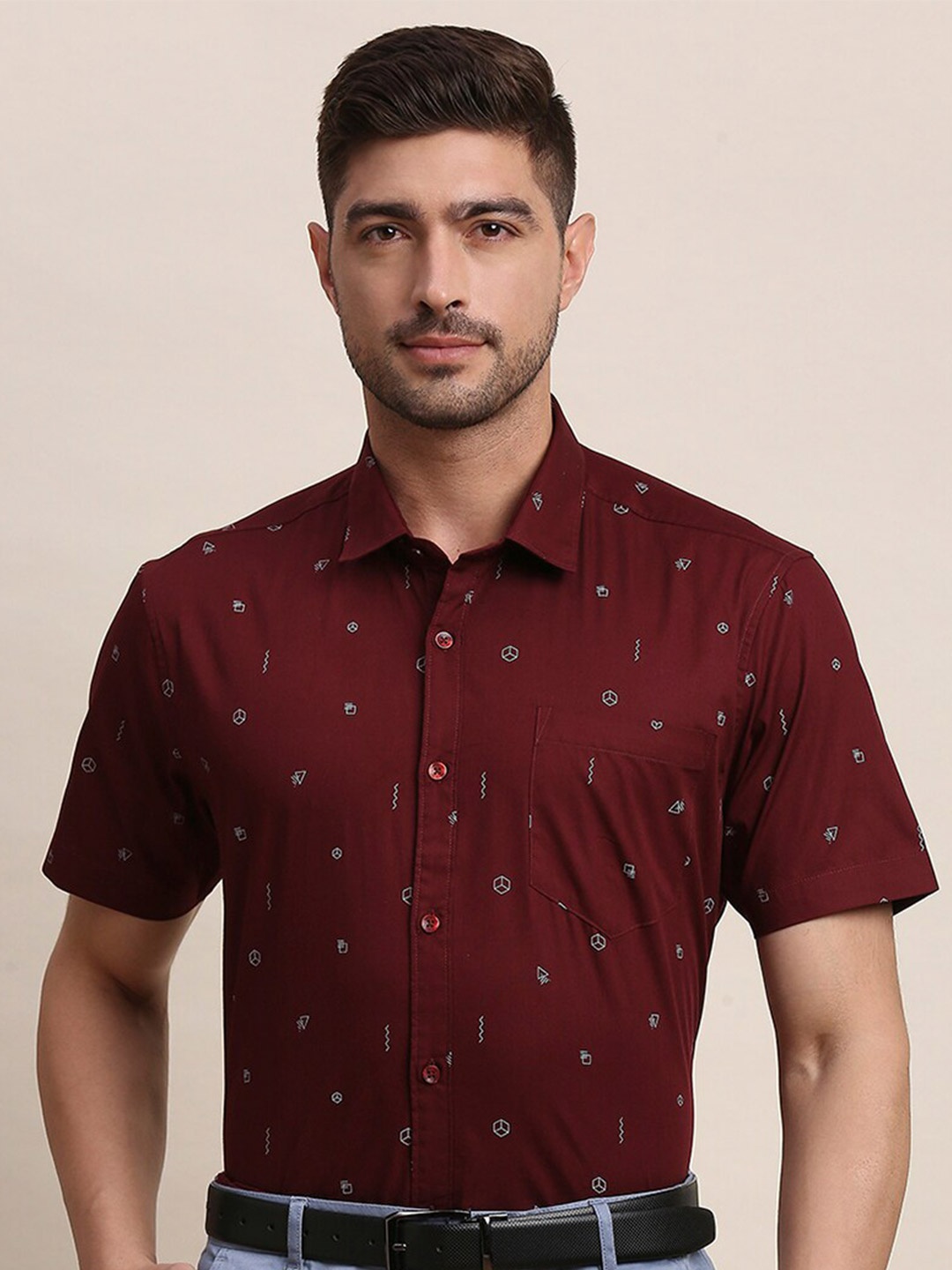 

INVICTUS Geometric Printed Cutaway Collar Original Pure Cotton Slim Fit Formal Shirt, Maroon