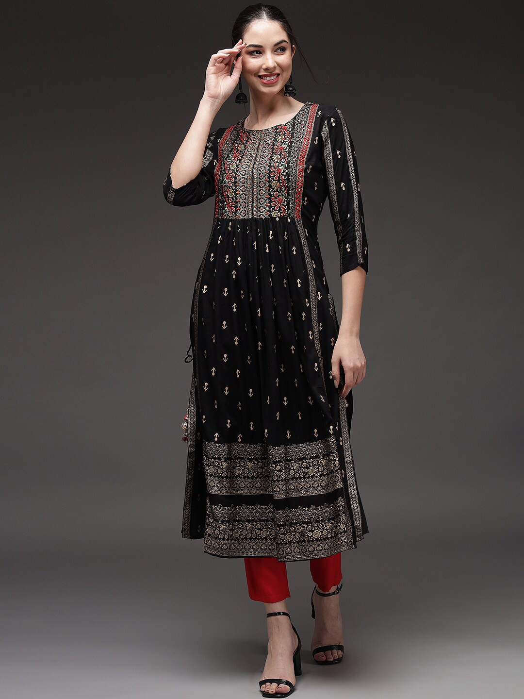 

Spera Ethnic Motifs Printed Thread Work Kurta, Black