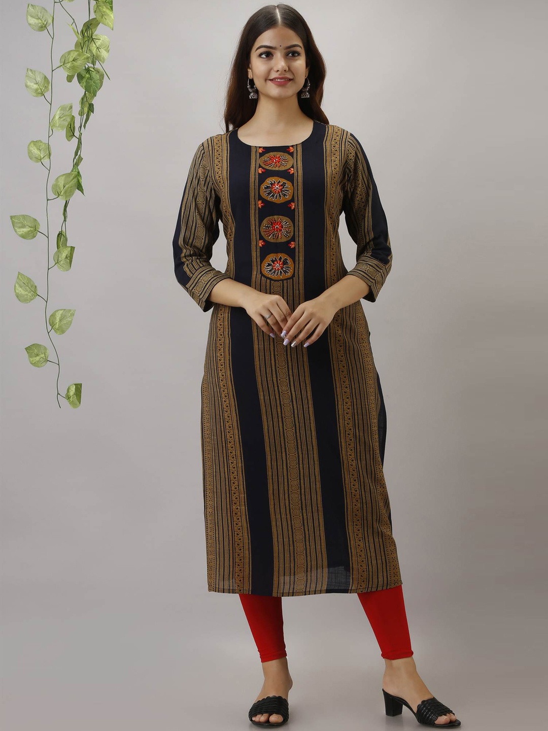 

Spera Striped Thread Work Regular Kurta, Navy blue