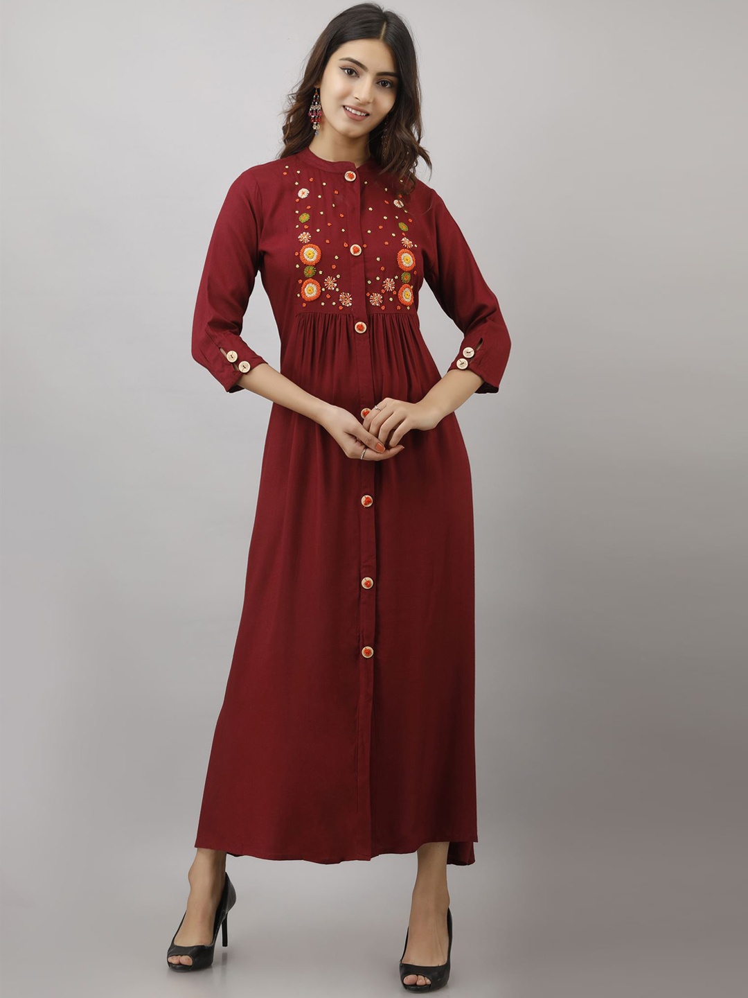 

Spera Floral Embroidered Mandarin Collar Kurta, Maroon