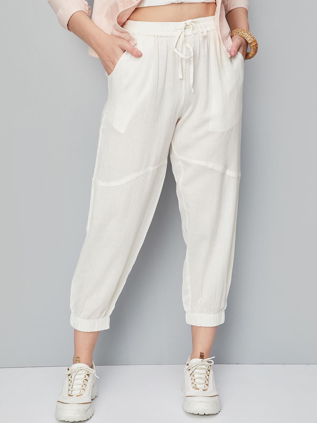 

max Women Mid-Rise Plain Cropped Joggers, Off white
